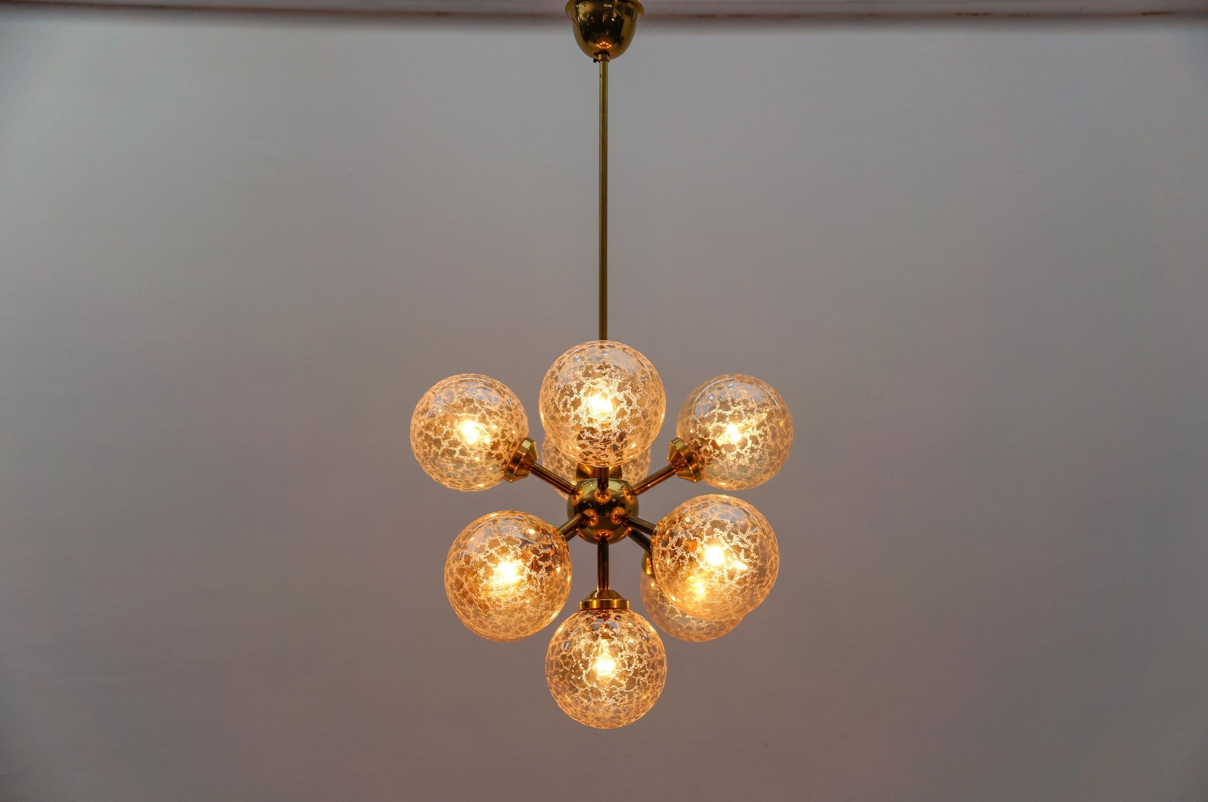 Italiano Lampada da soffitto moderna di metà secolo con 9 vetri ambrati, 1960 Italia in vendita