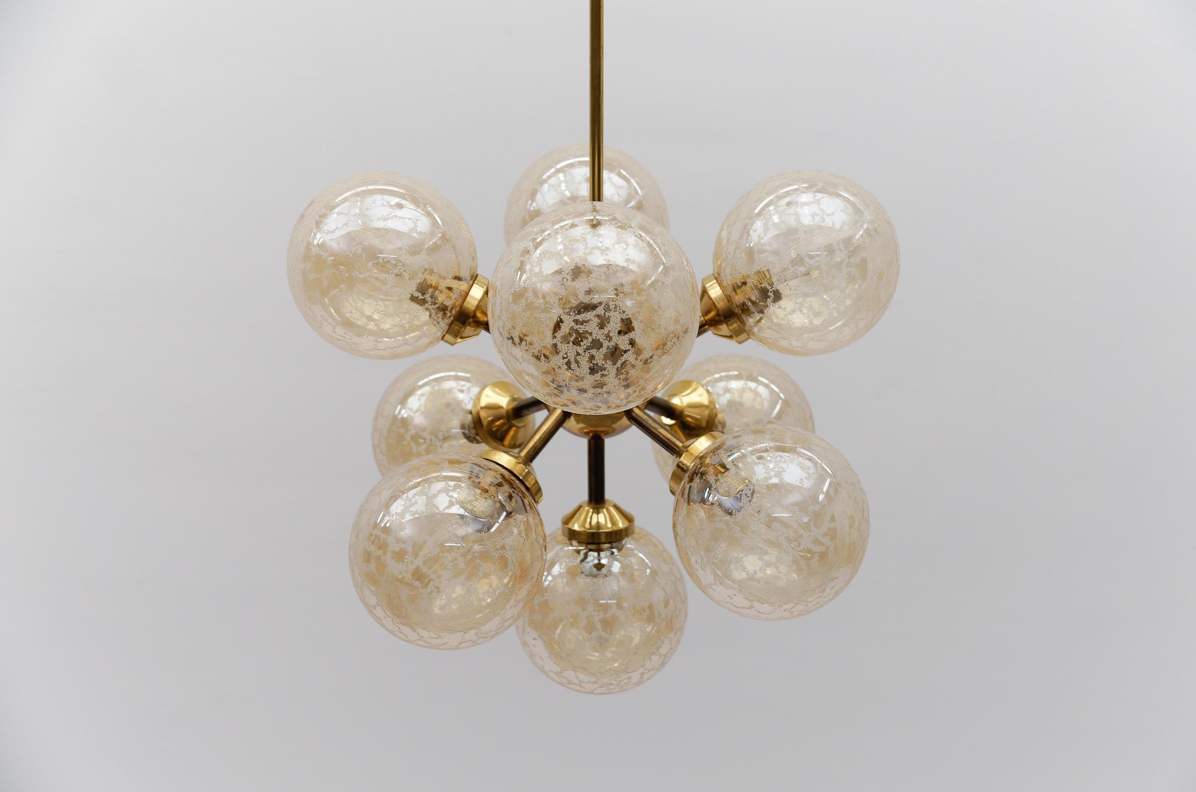 Metà XX secolo Lampada da soffitto moderna di metà secolo con 9 vetri ambrati, 1960 Italia in vendita