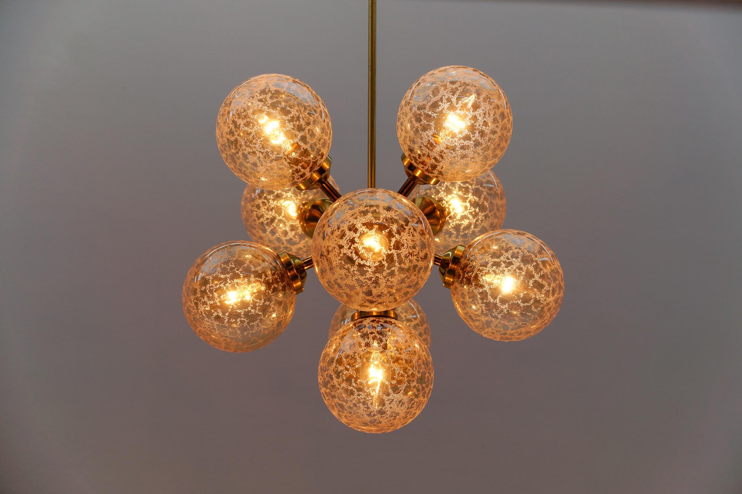Metallo Lampada da soffitto moderna di metà secolo con 9 vetri ambrati, 1960 Italia in vendita
