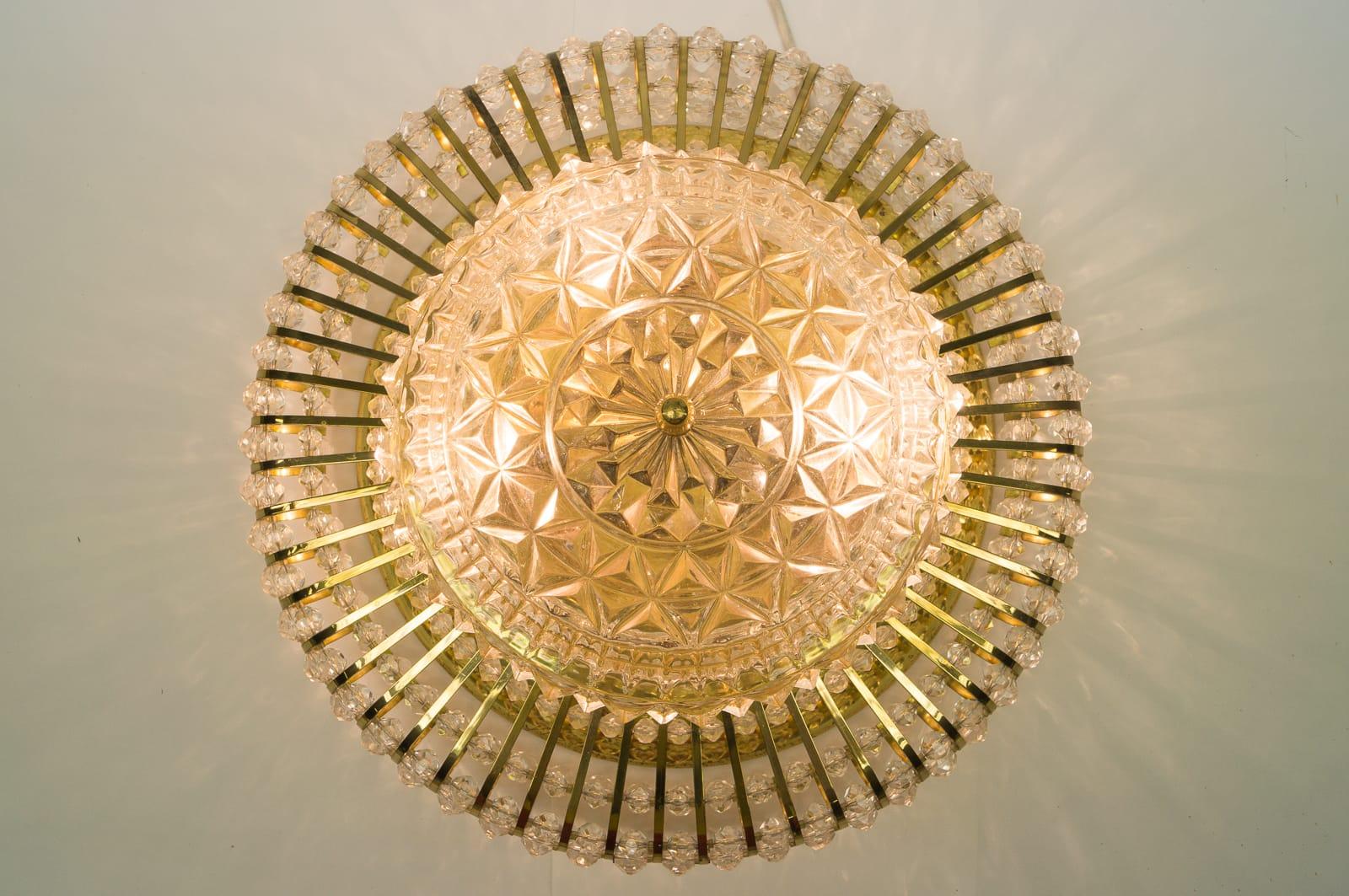 Mid-Century Modern Ceiling Lamp with Glass Stones and Brass Frame In Good Condition For Sale In Nürnberg, Bayern