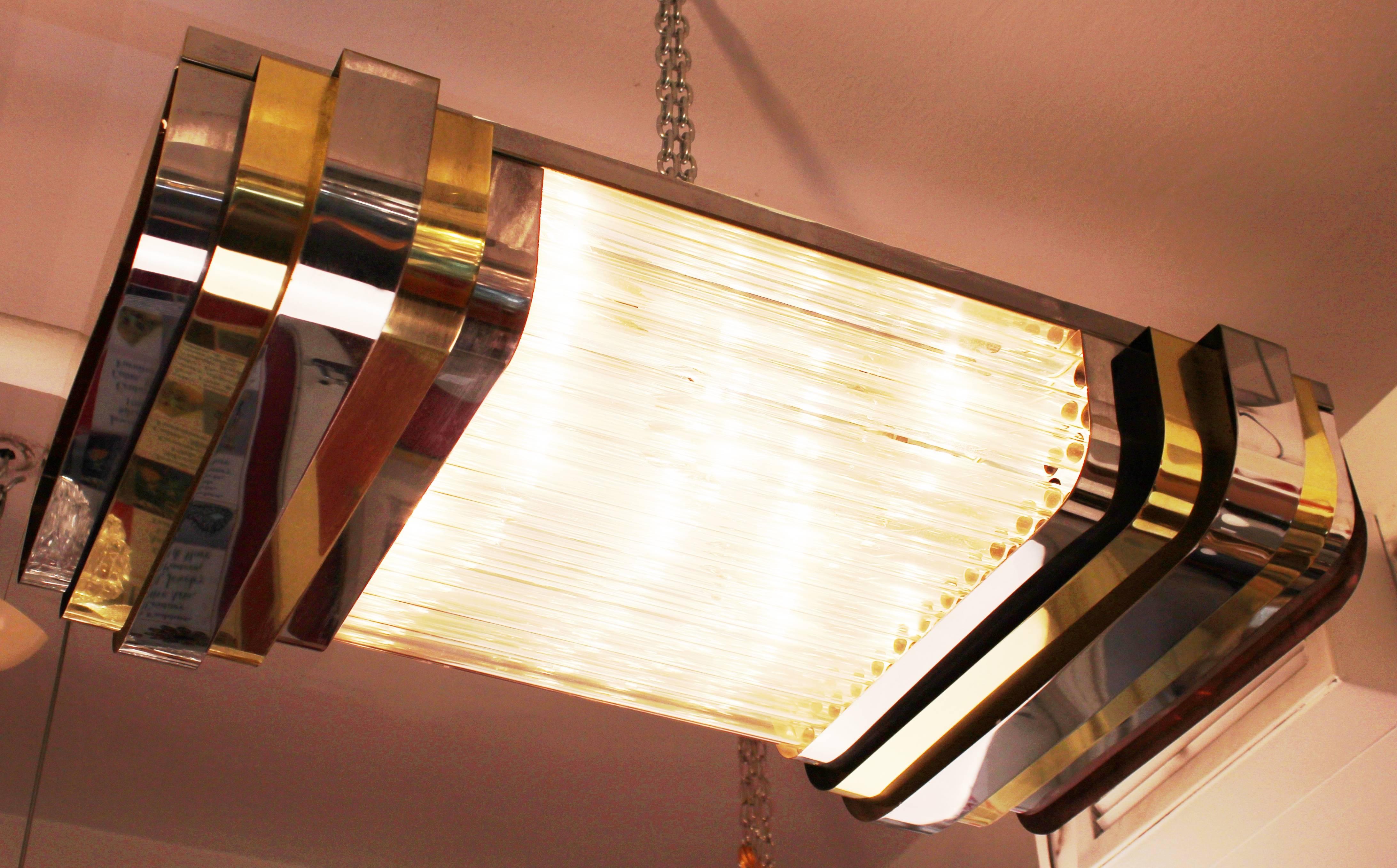 A Mid-Century Modern light fixture in Art Deco style, that can be mounted either on a wall or ceiling. The piece is in great vintage condition with age-appropriate wear.
