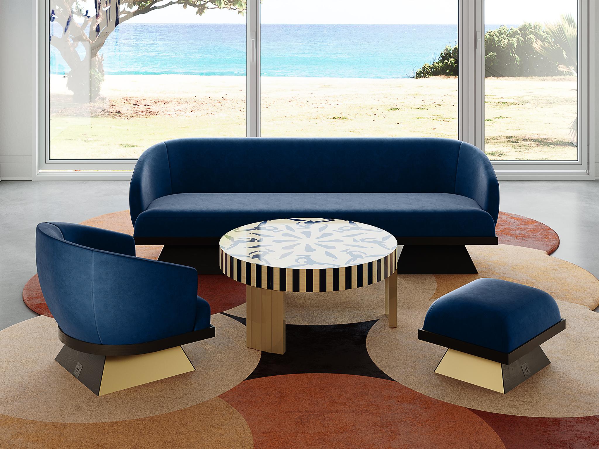 Minimal Modern Round Center Coffee Table Klein Blue Abstract  Wood Marquetry In New Condition For Sale In Porto, PT