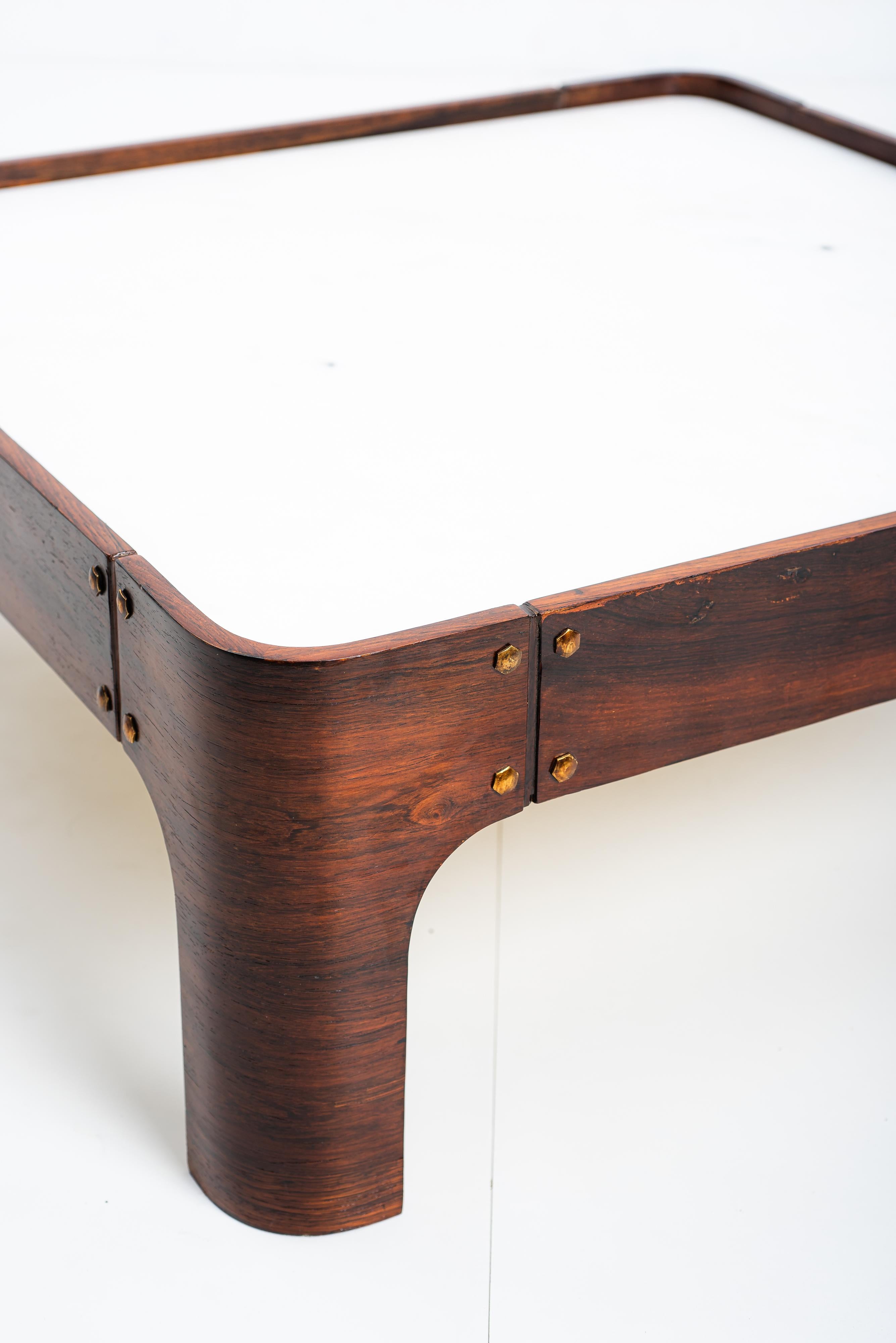 Table centrale moderne du milieu du siècle dernier par Bertomeu & Cia, Brésil, années 1960 Bon état - En vente à Deerfield Beach, FL