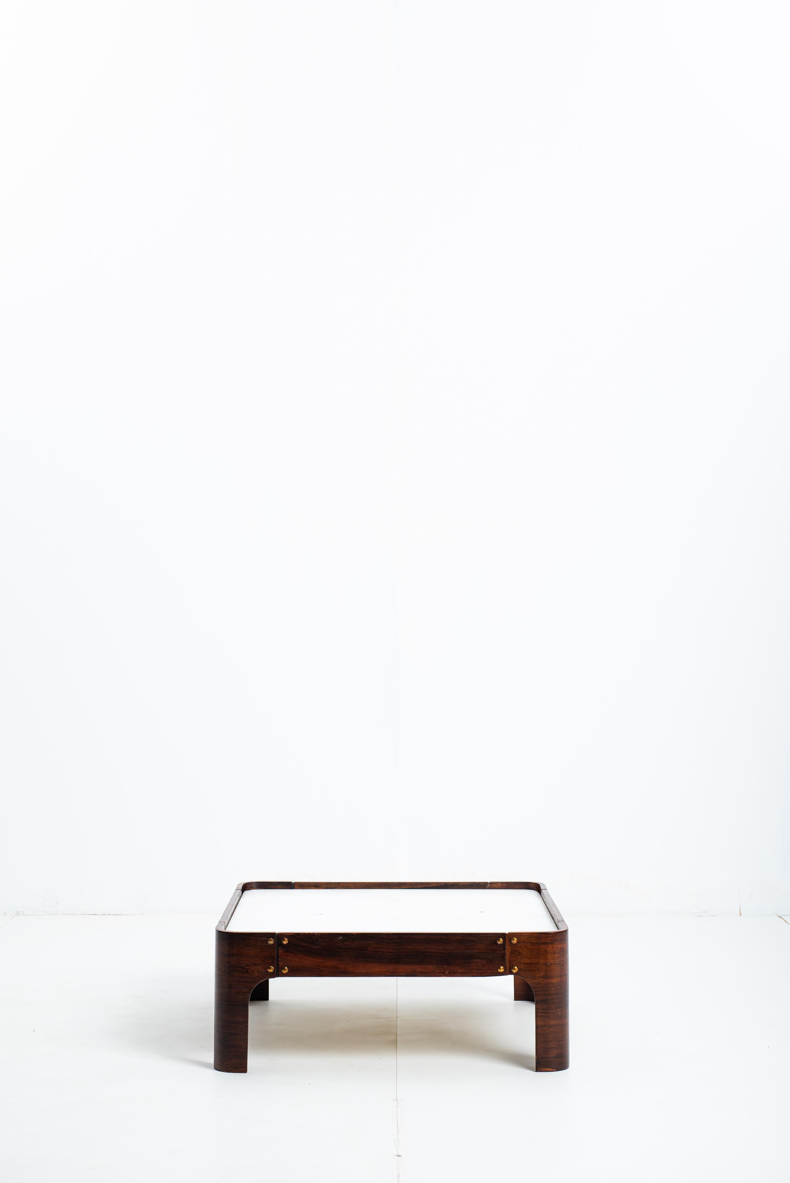Marbre Table centrale moderne du milieu du siècle dernier par Bertomeu & Cia, Brésil, années 1960 en vente