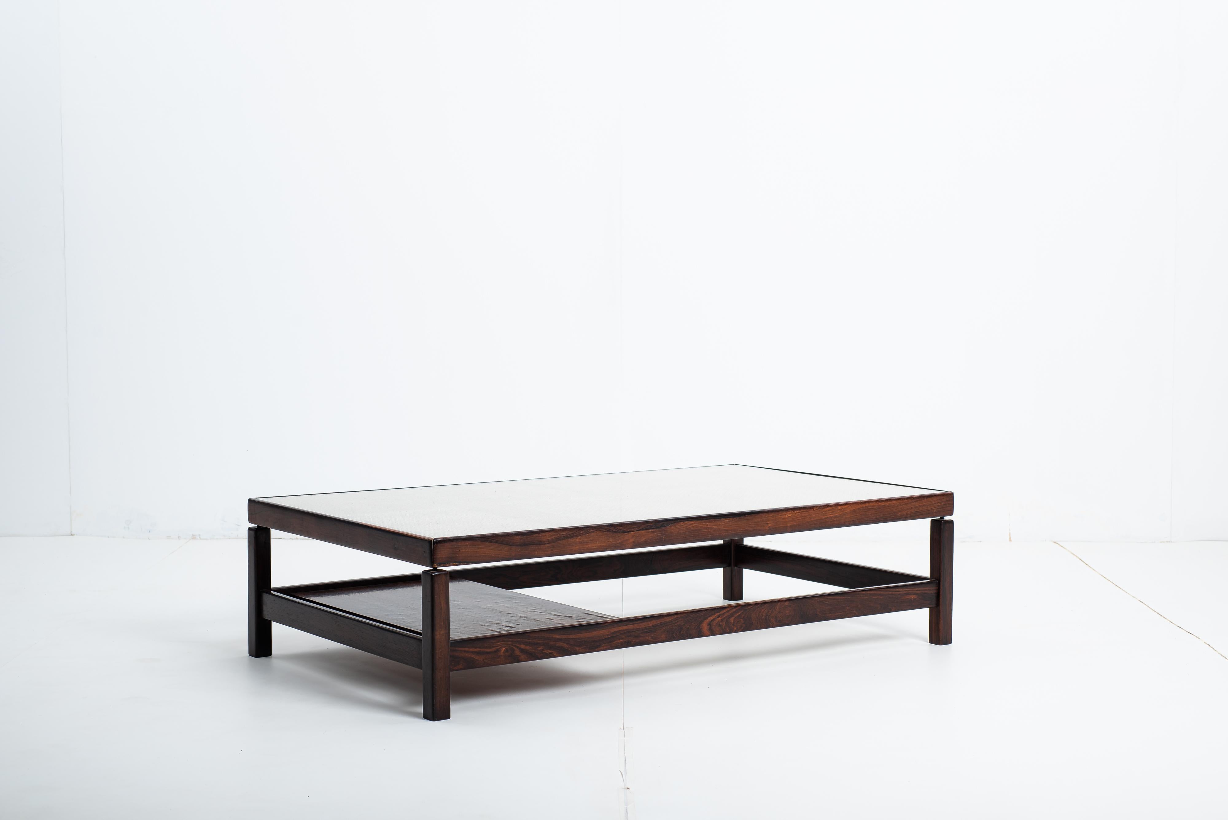 Mid-Century Modern Center table by Brazilian Designer, Brazil, 1960s

Coffee table with a solid wood frame and a woven cane top under glass. 
The clean lines and natural materials highlight the piece’s elegant Brazilian modernist aesthetic.

