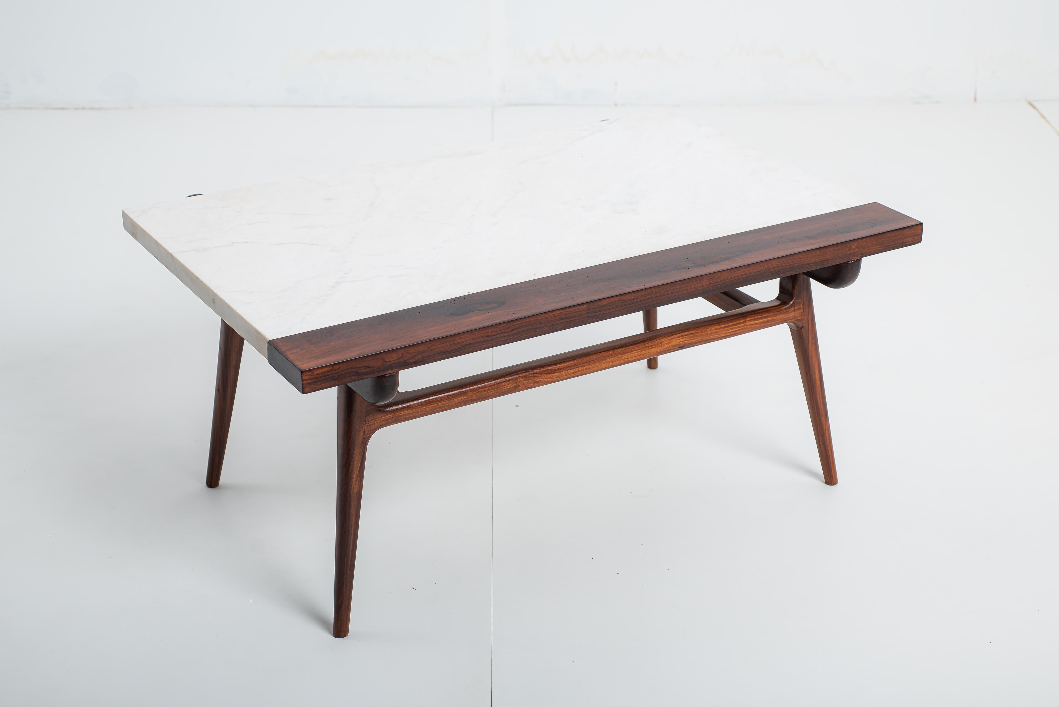 Mid-Century Modern Center table by Giuseppe Scapinelli, Brazil, 1960s For Sale 5