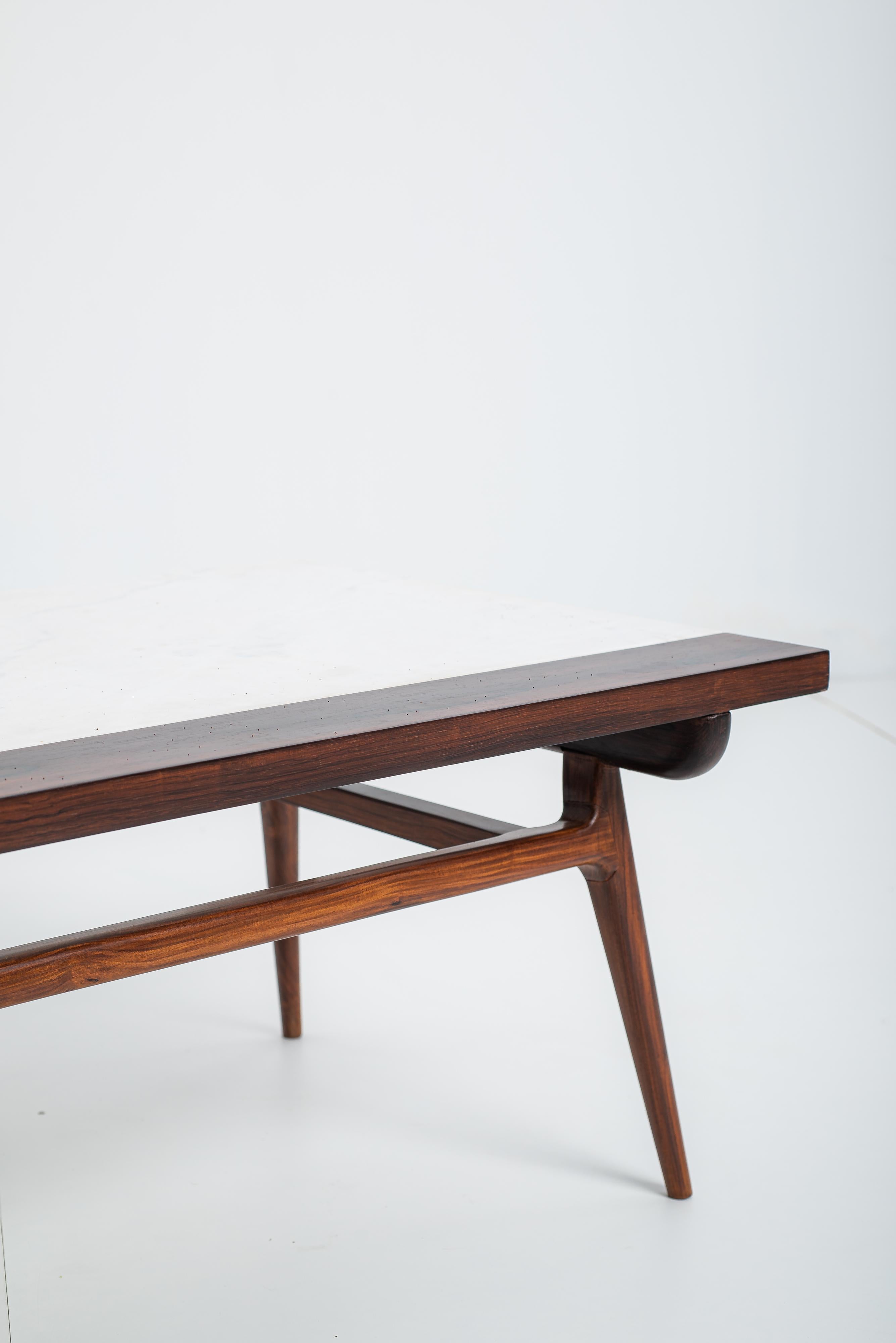 Mid-Century Modern Center table by Giuseppe Scapinelli, Brazil, 1960s For Sale 6