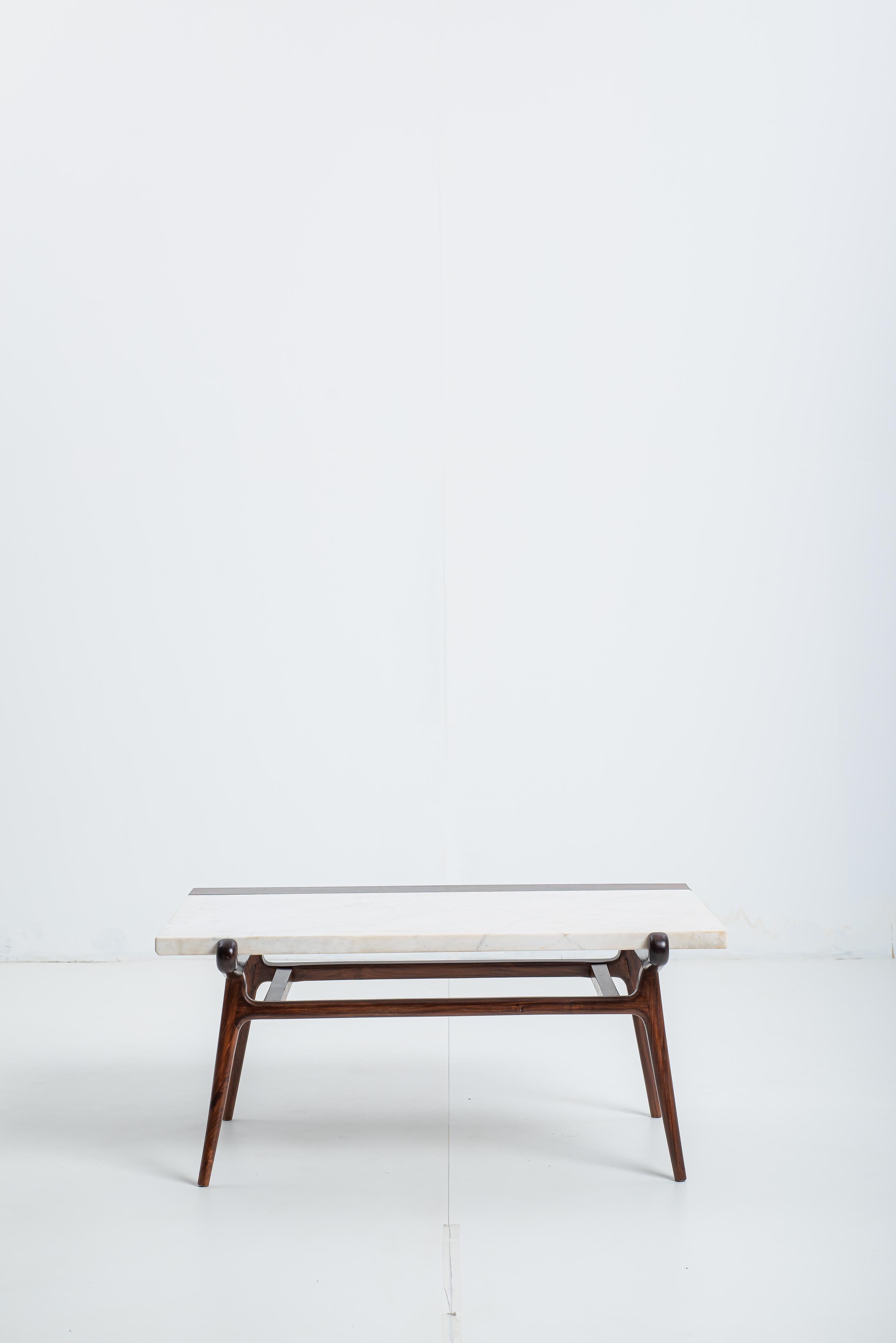 Varnished Mid-Century Modern Center table by Giuseppe Scapinelli, Brazil, 1960s For Sale