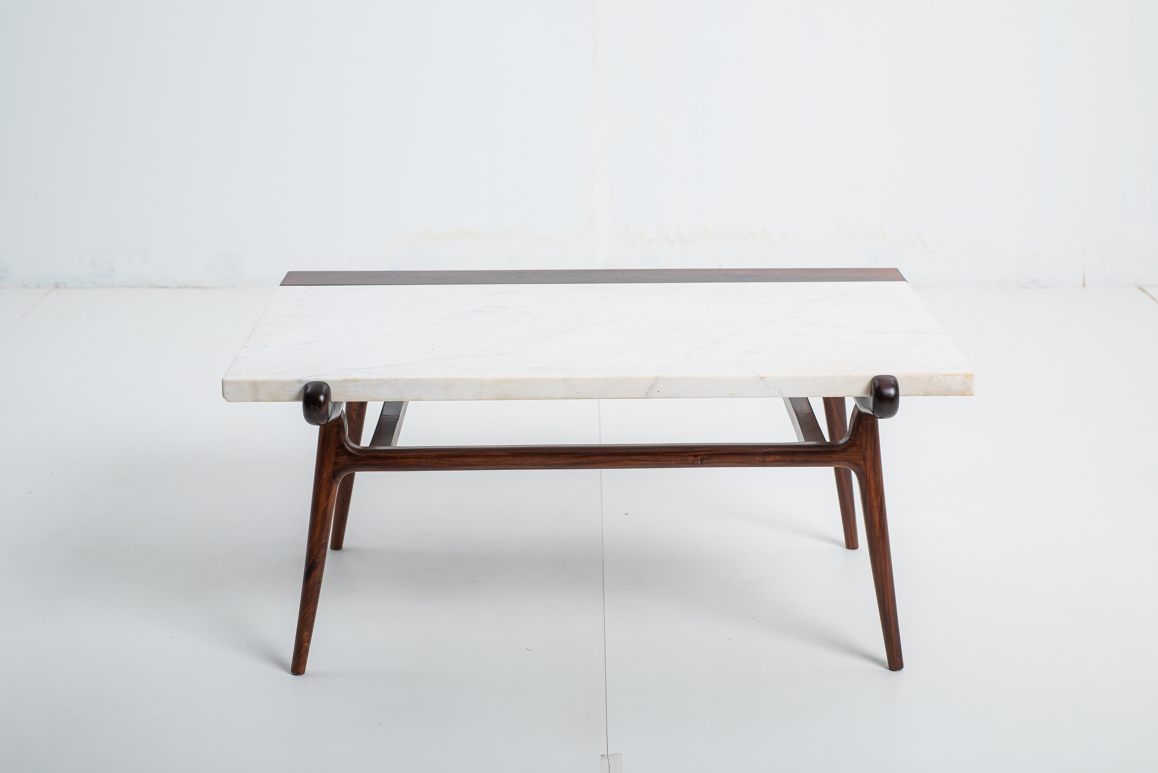 Mid-Century Modern Center table by Giuseppe Scapinelli, Brazil, 1960s In Good Condition For Sale In Deerfield Beach, FL