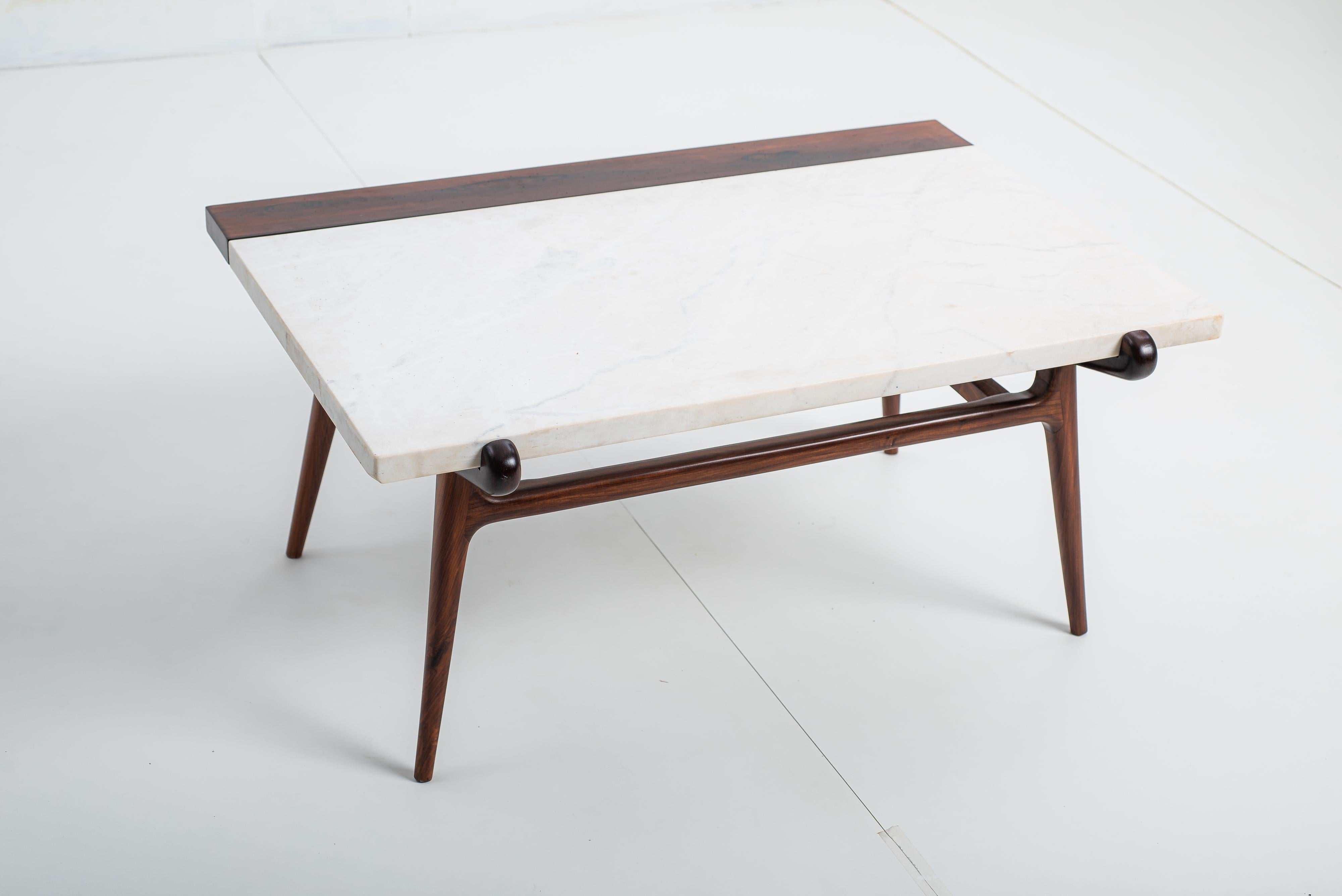 Mid-20th Century Mid-Century Modern Center table by Giuseppe Scapinelli, Brazil, 1960s For Sale
