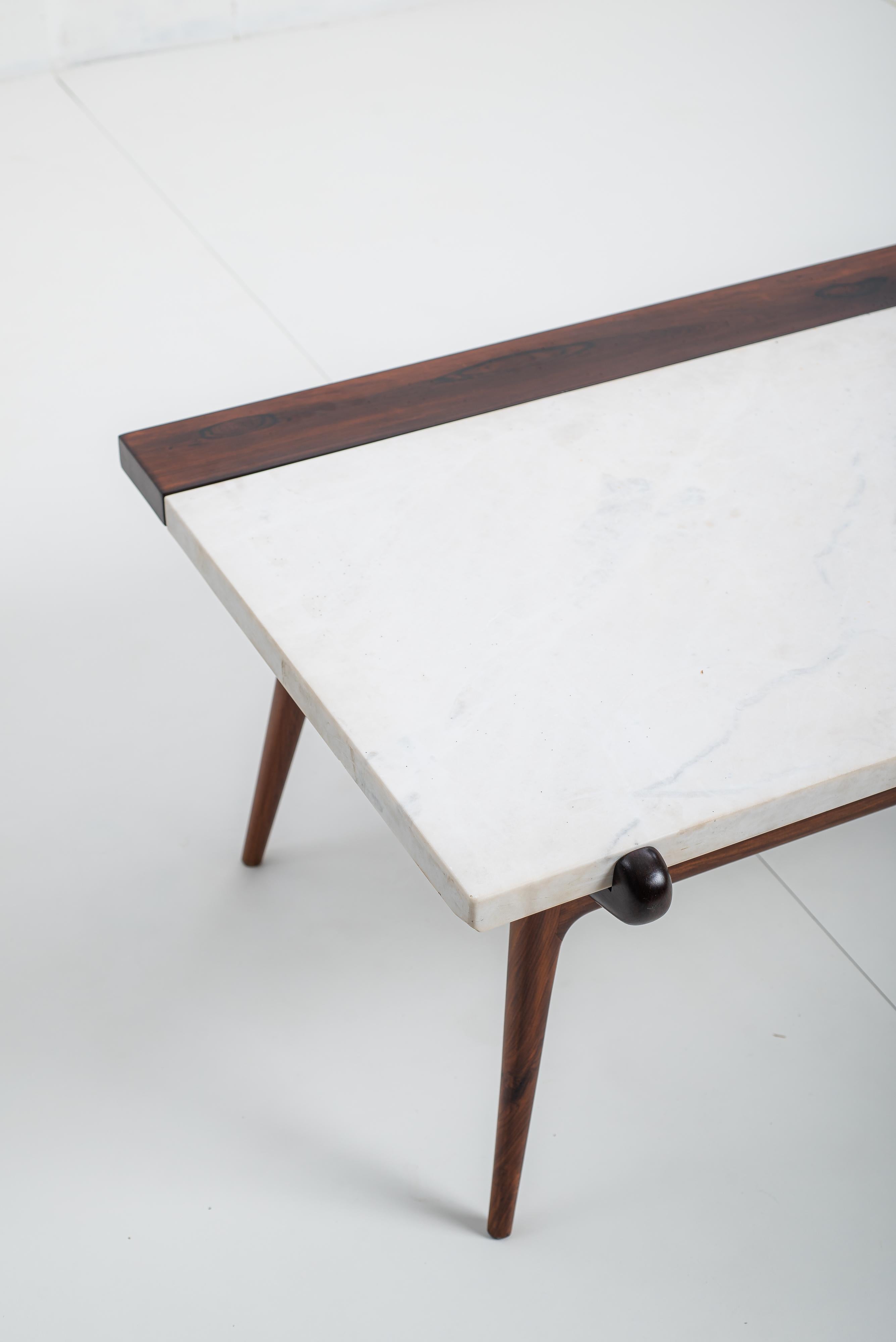 Marble Mid-Century Modern Center table by Giuseppe Scapinelli, Brazil, 1960s For Sale