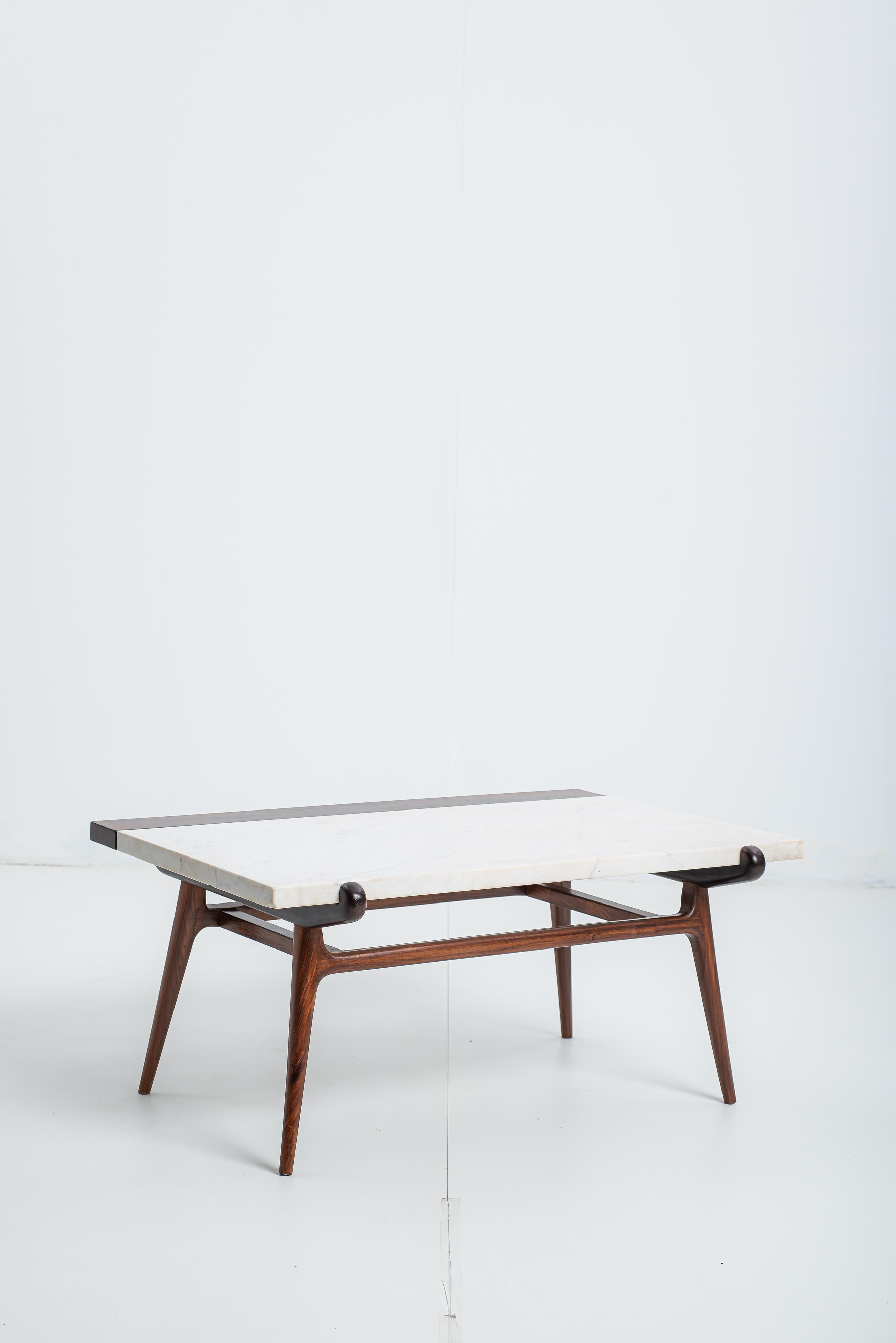 Mid-Century Modern Center table by Giuseppe Scapinelli, Brazil, 1960s For Sale 2