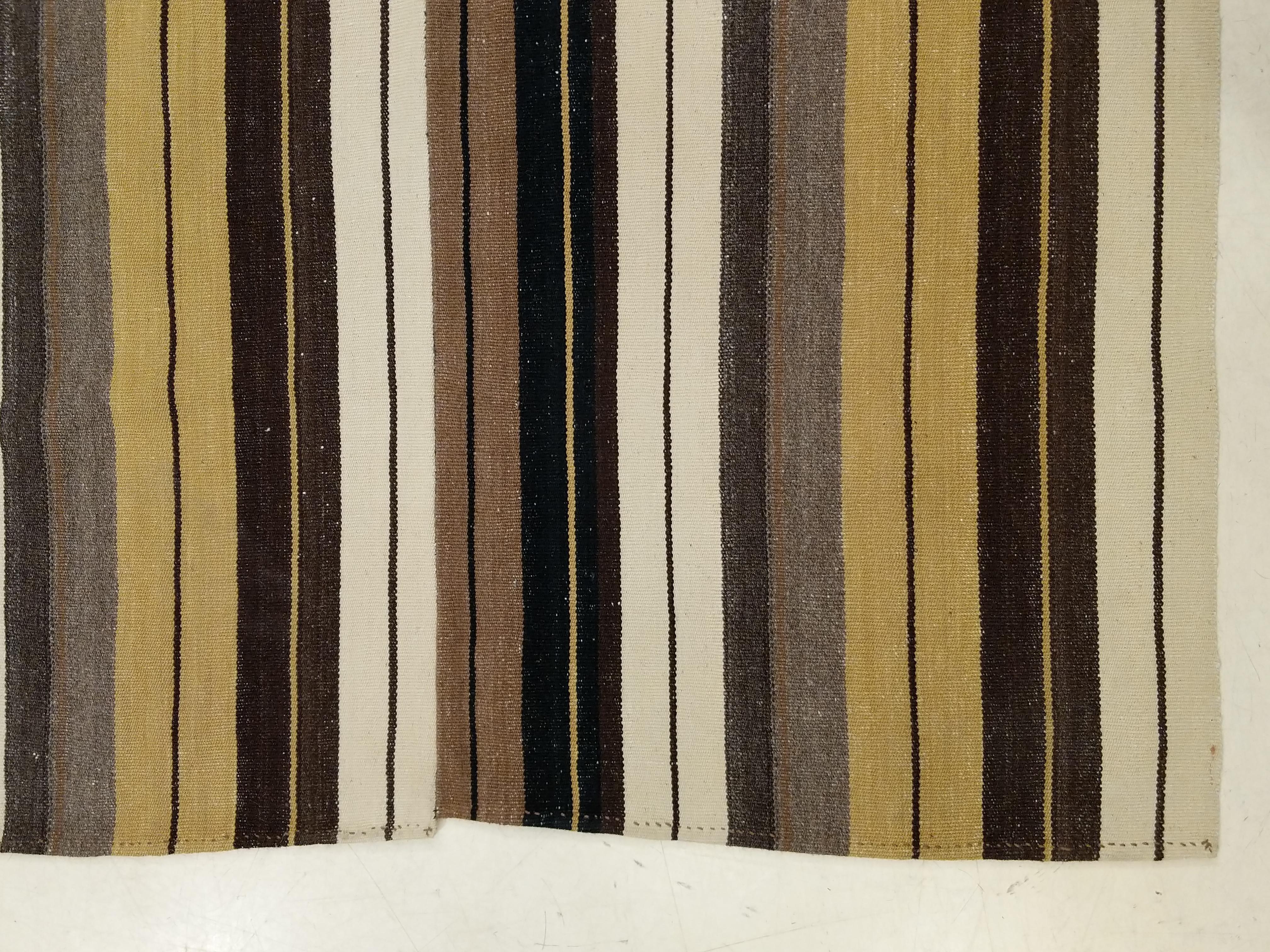 Mid-Century Modern Central Anatolian Kilim Rug with Stripes For Sale 2