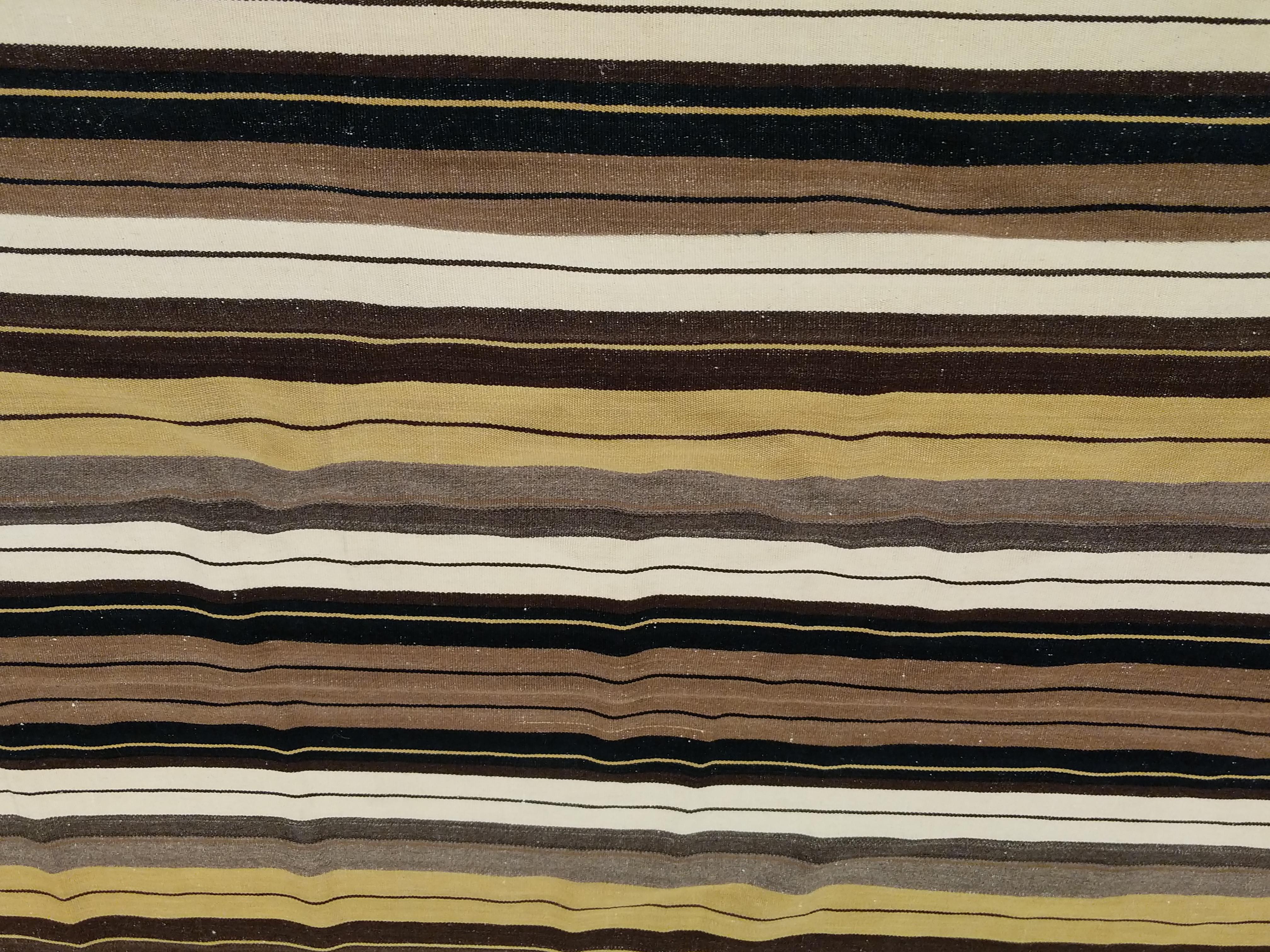 The Moderns Modernity Rug & Kilim Kilim d'Anatolie centrale à rayures en vente 4