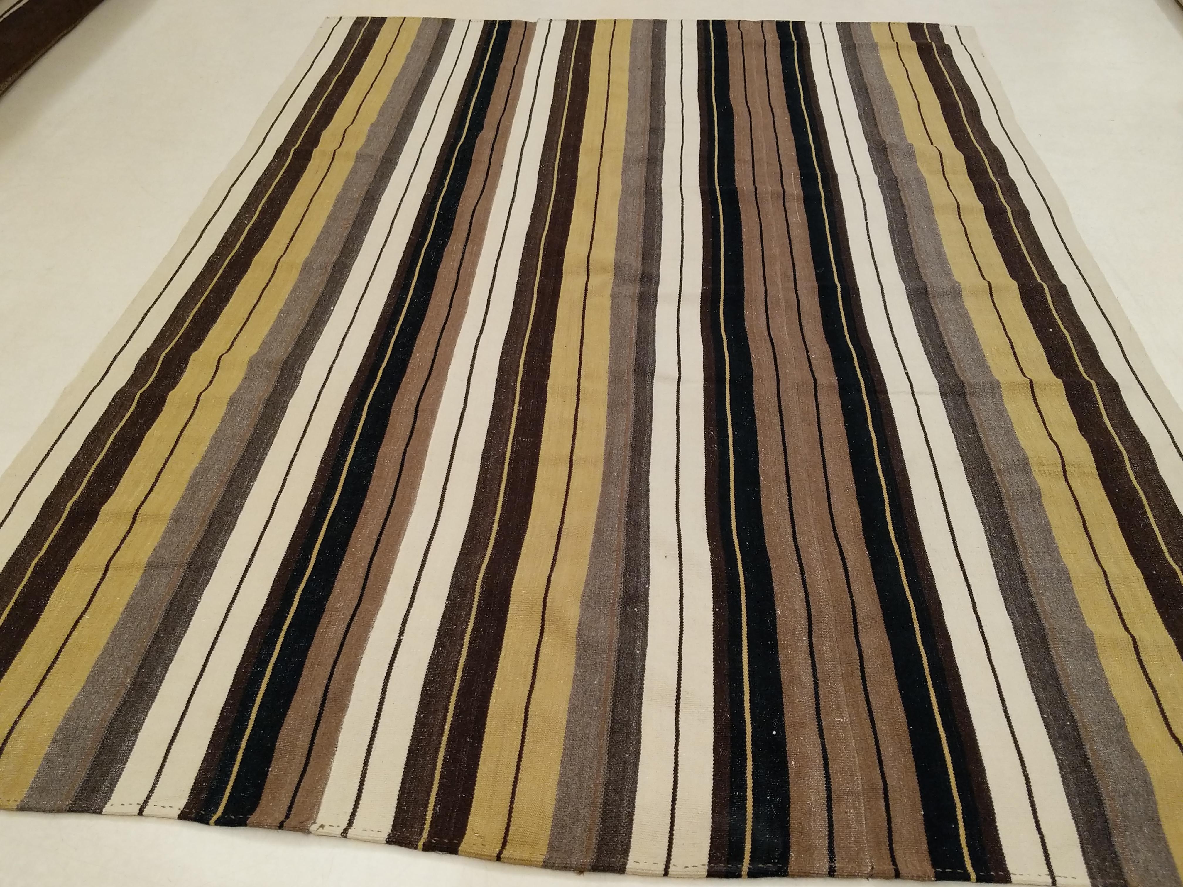 Mid-Century Modern Central Anatolian Kilim Rug with Stripes For Sale 8