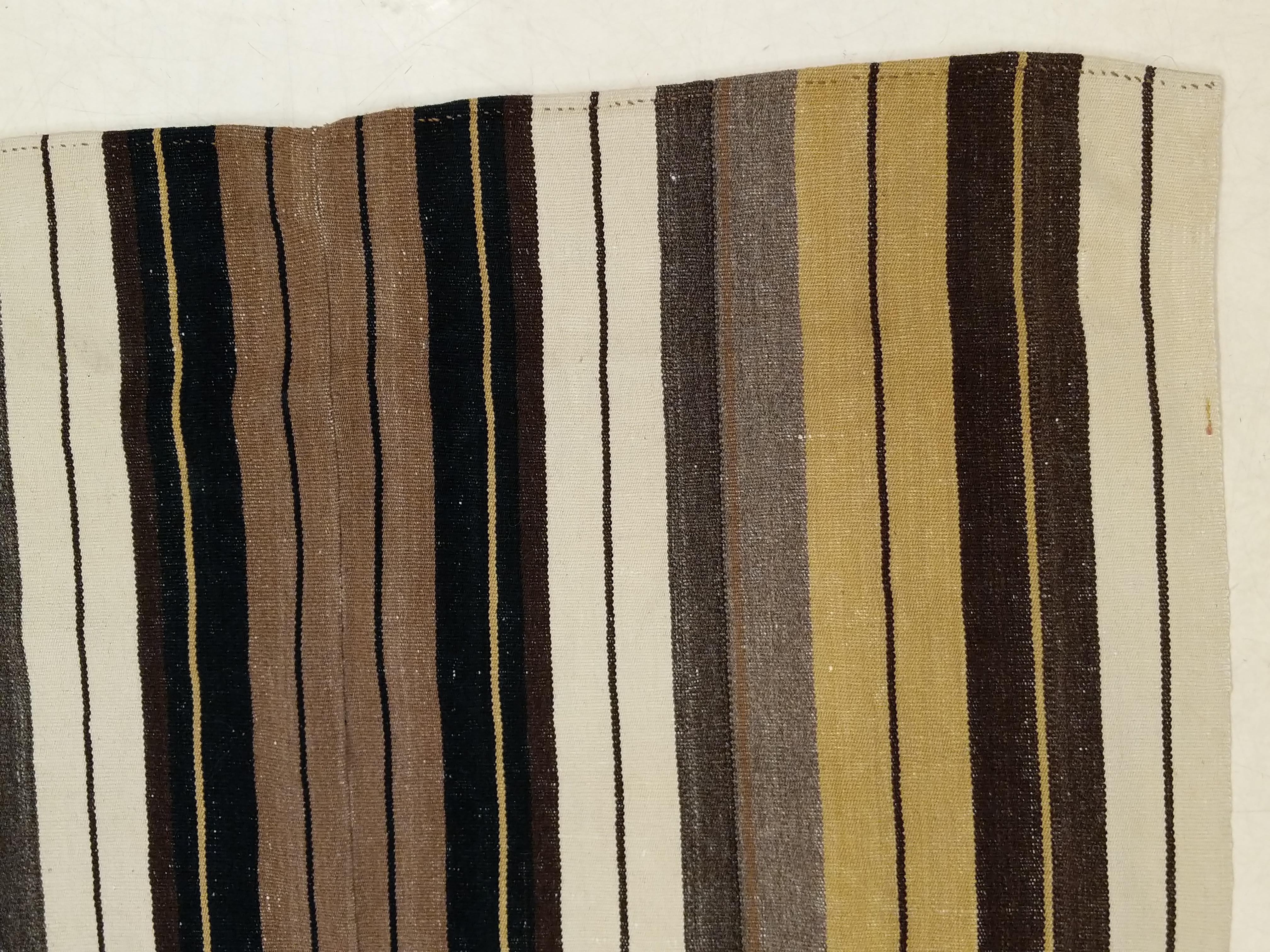 Mid-Century Modern Central Anatolian Kilim Rug with Stripes For Sale 12