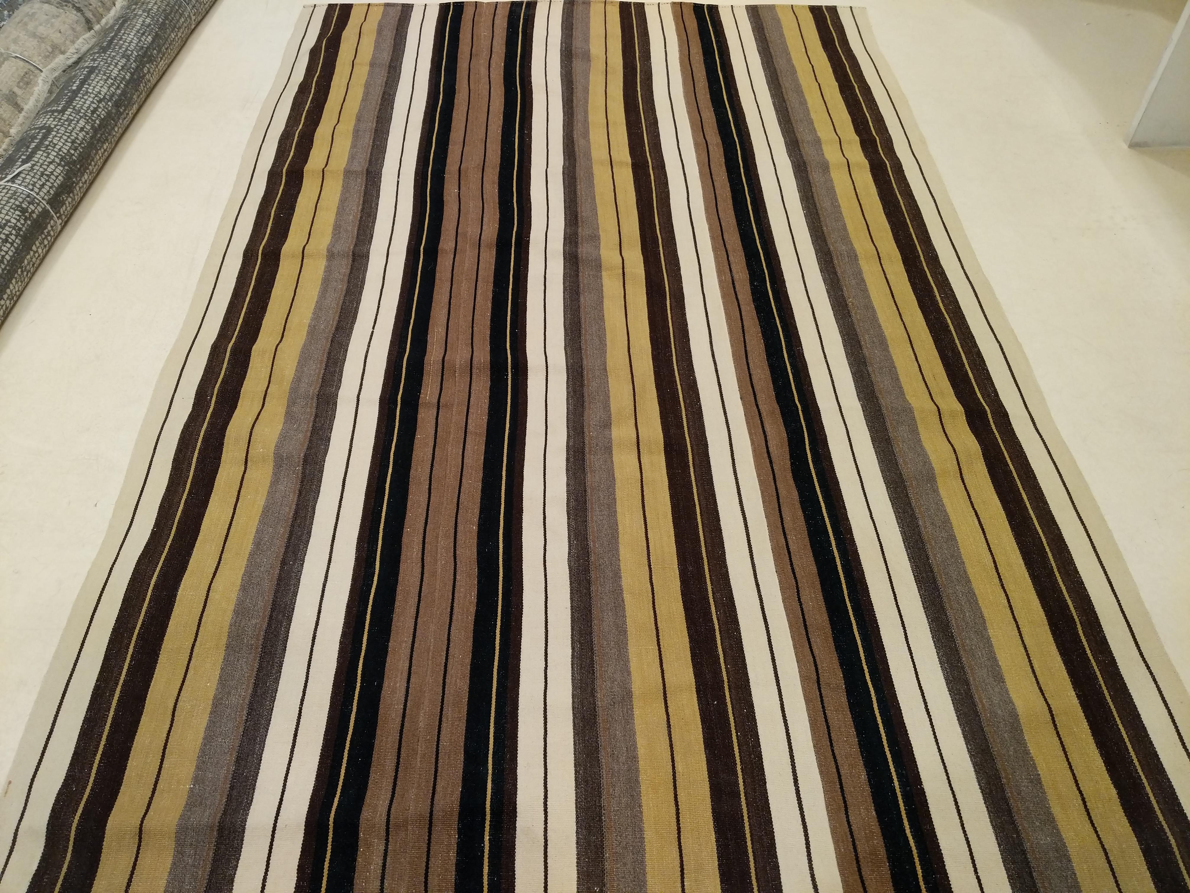 Mid-Century Modern Central Anatolian Kilim Rug with Stripes For Sale 1