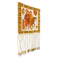 Kilim Cepelia moderne du milieu du siècle, Pologne, dans des couleurs chaudes et terreuses, cavaliers