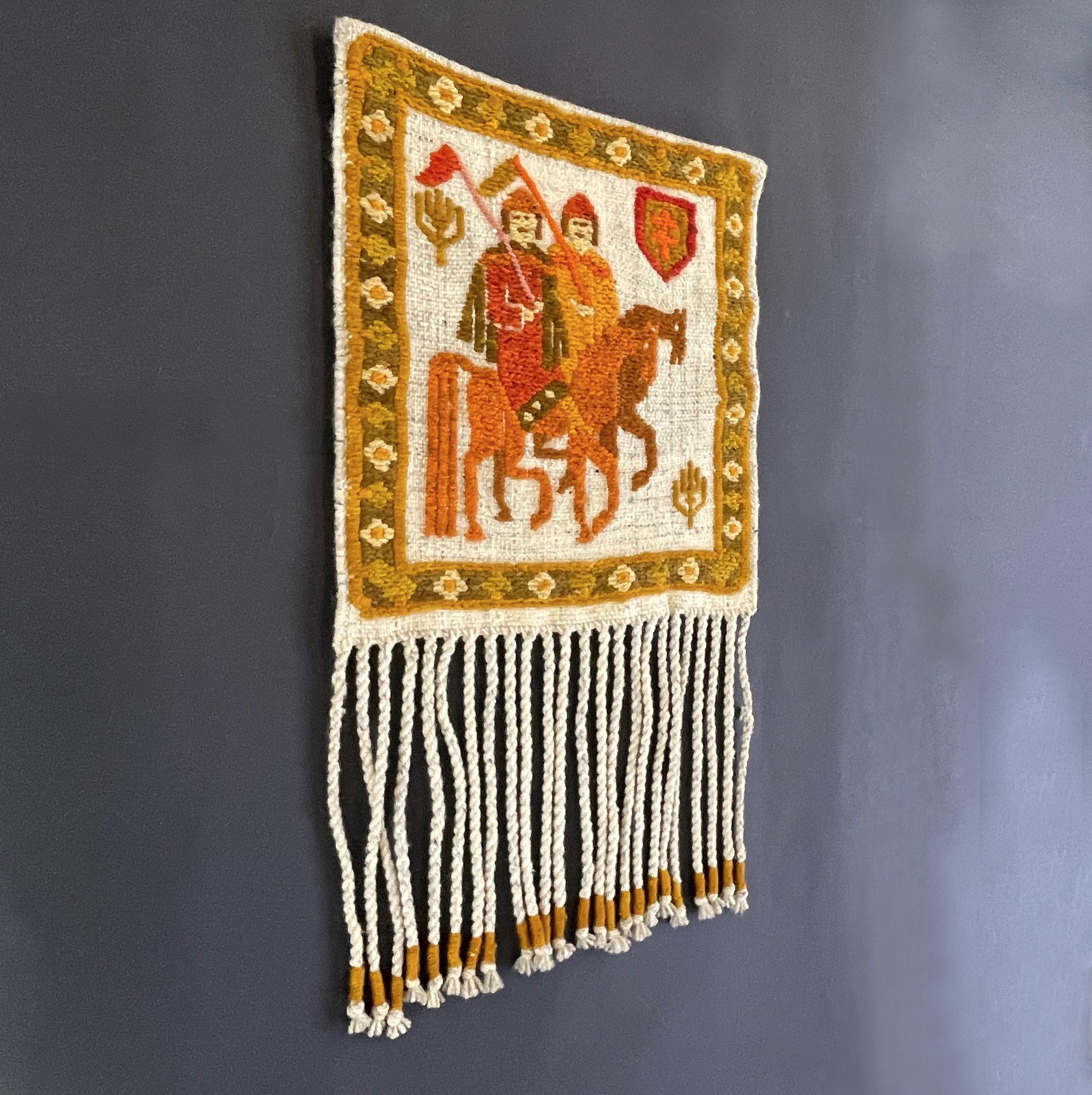Moderner Cepelia-Kilim aus der Jahrhundertmitte, Polen, in warmen Erdtönen, Reiter (Moderne der Mitte des Jahrhunderts) im Angebot