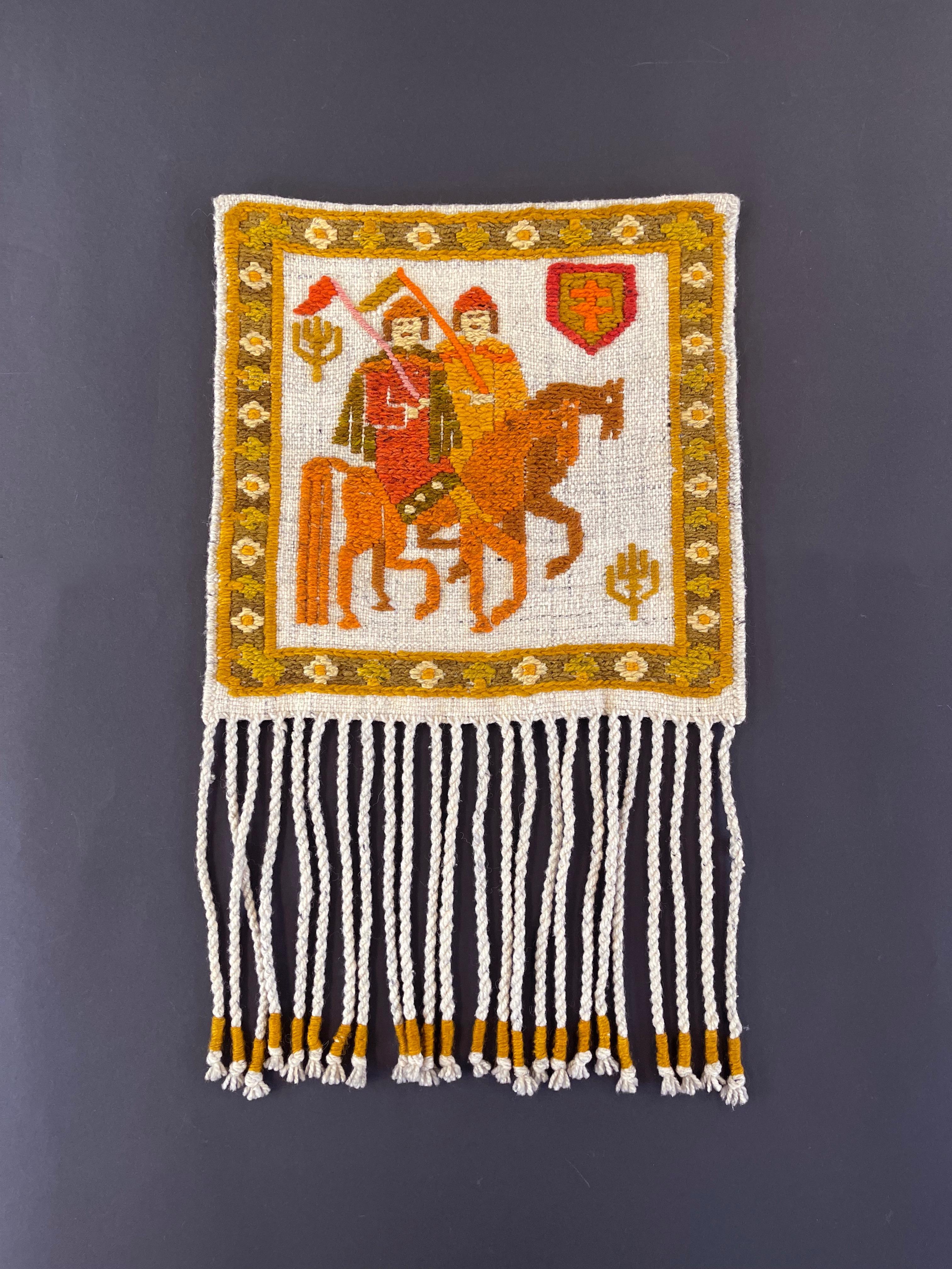 Moderner Cepelia-Kilim aus der Jahrhundertmitte, Polen, in warmen Erdtönen, Reiter (Handgewebt) im Angebot