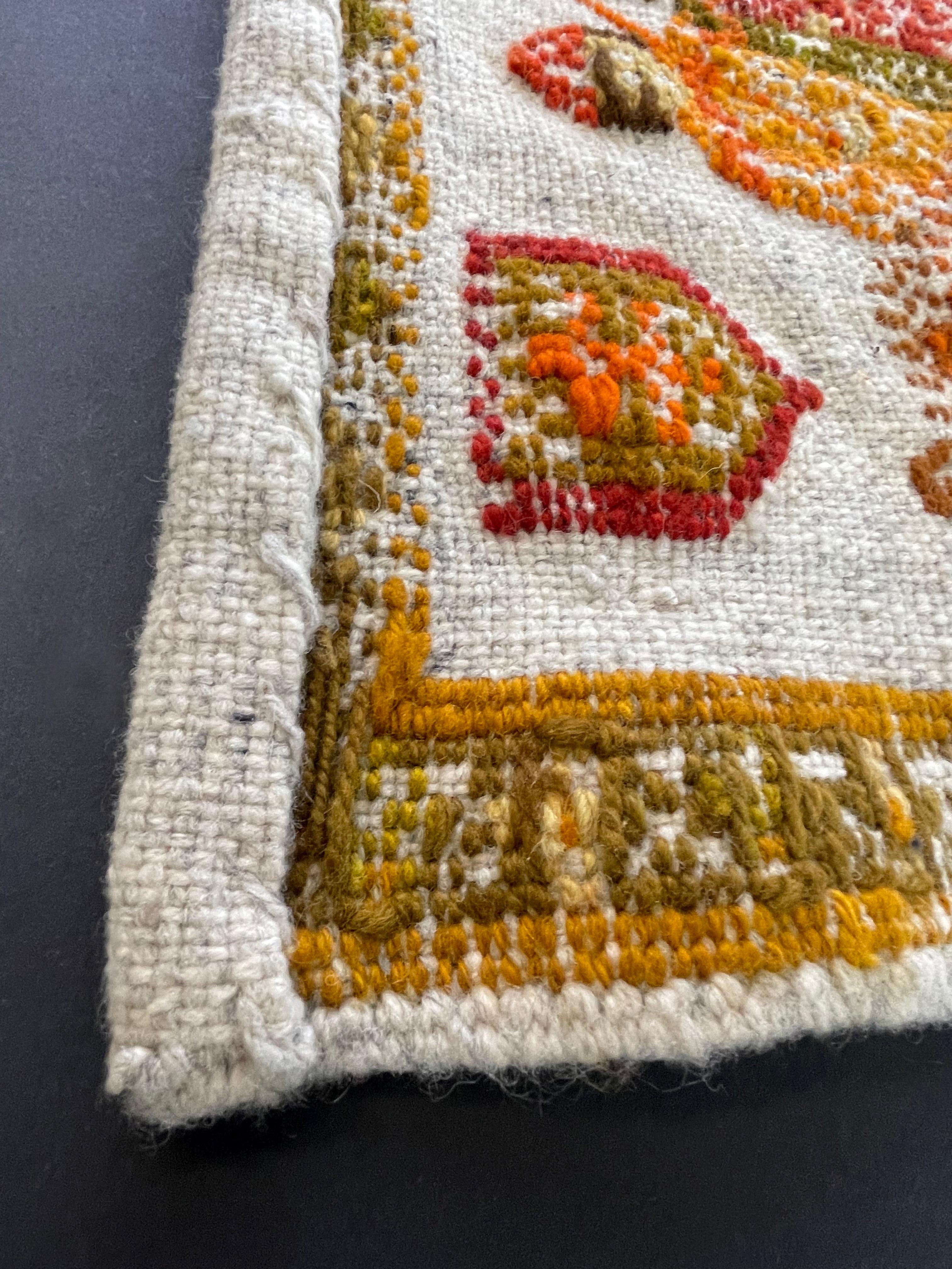 Moderner Cepelia-Kilim aus der Jahrhundertmitte, Polen, in warmen Erdtönen, Reiter im Zustand „Gut“ im Angebot in Andernach, DE