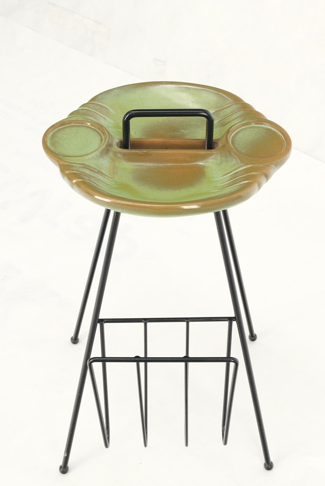 Mid-Century Modern Ceramic Ashtray on Wire Legs Magazine Rack Stand For Sale 4