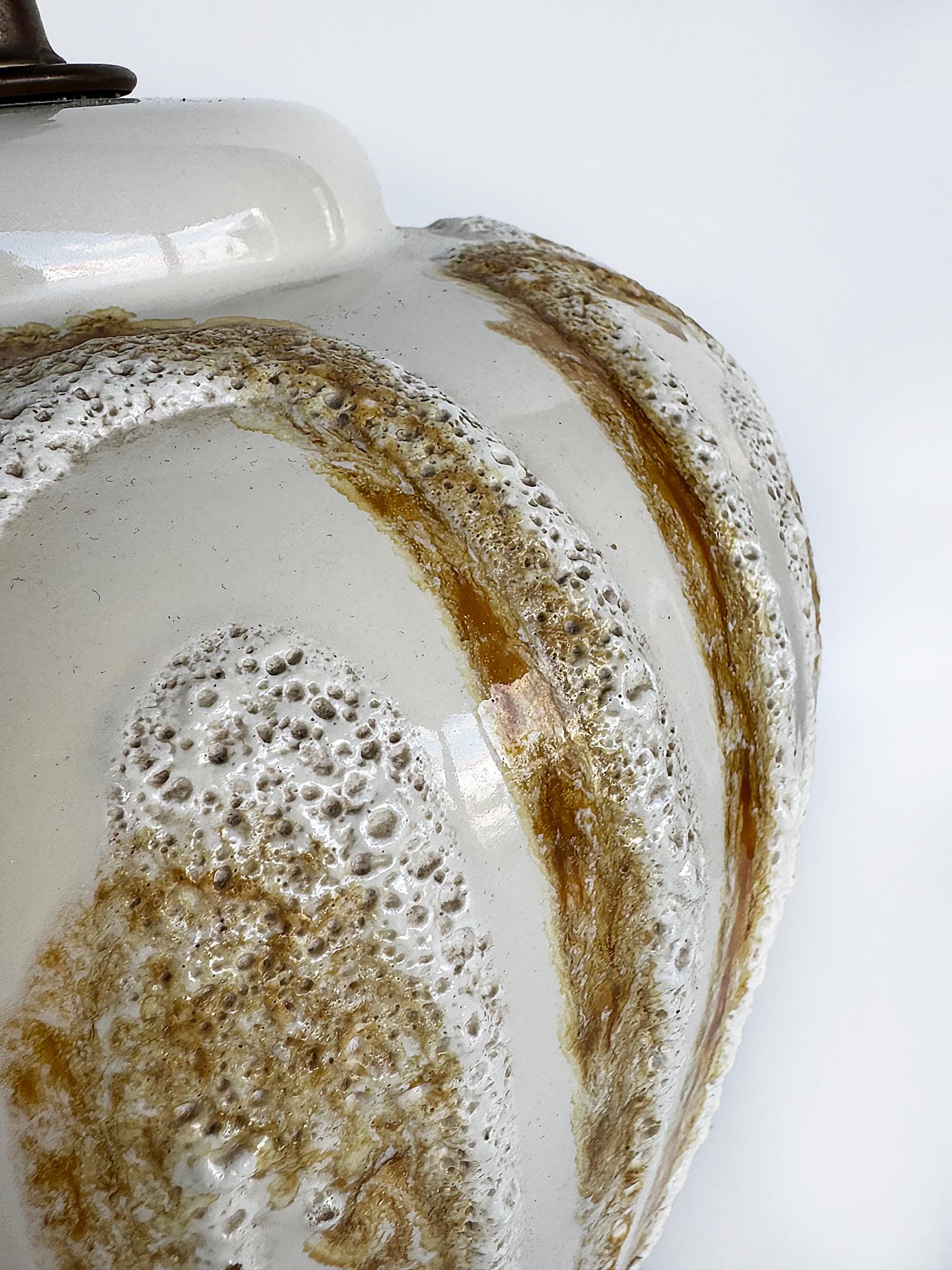 Américain Lampes de table en céramique Boho Lava Glaze du milieu du siècle dernier, grande paire en vente