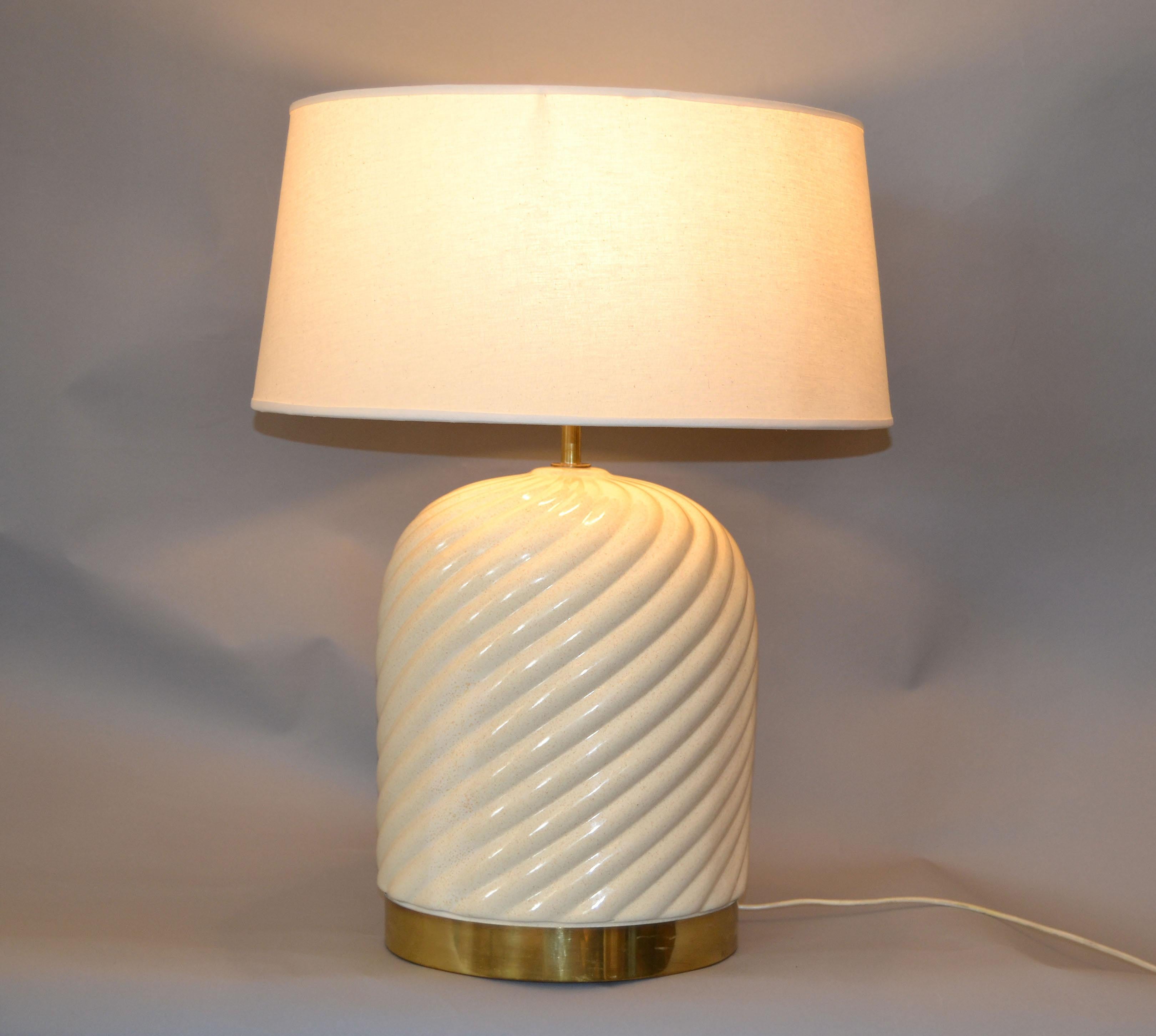 Mid-Century Modern Ceramic and Brass Table Lamp by Tommaso Barbi Italy For Sale 5