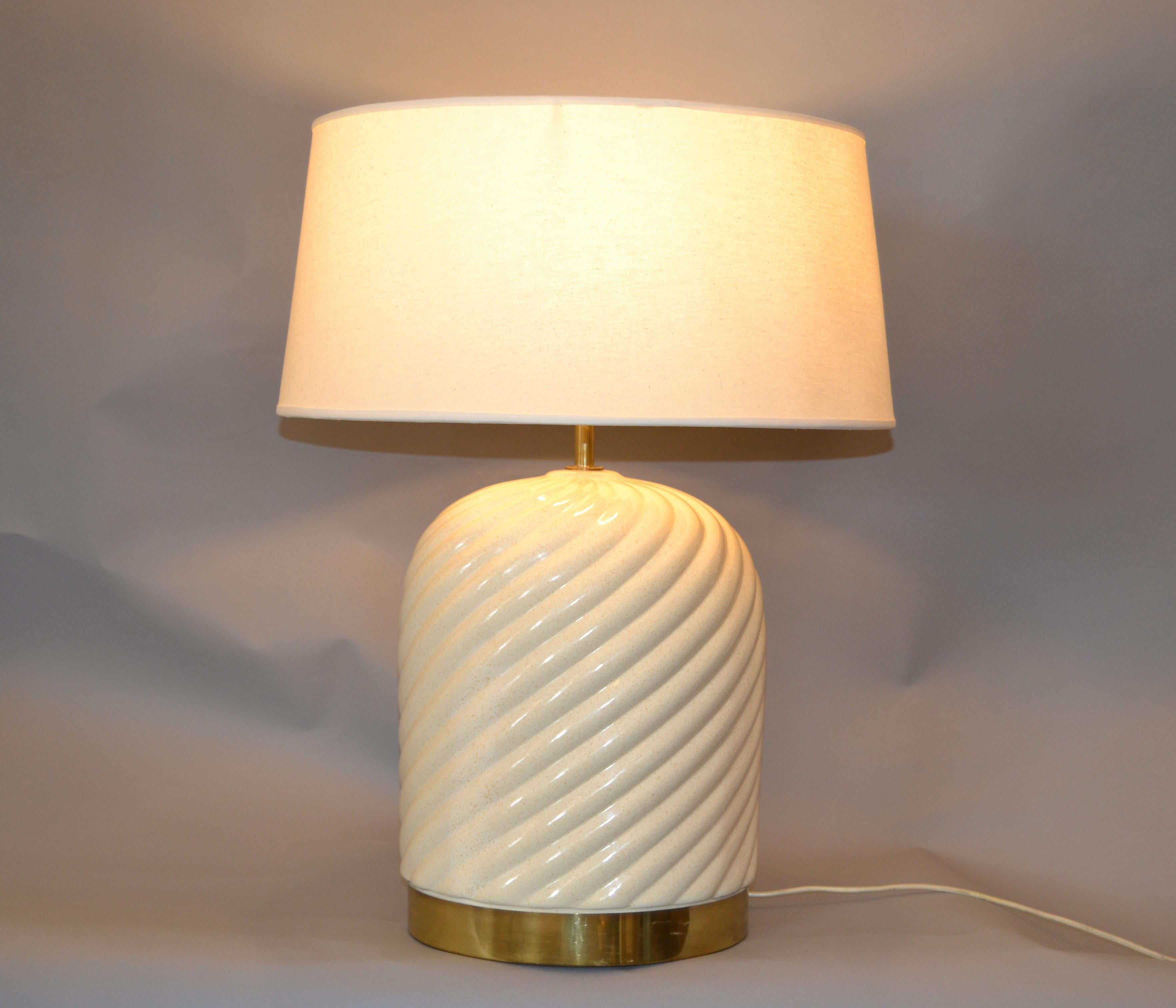 Mid-Century Modern ceramic and brass table lamp in beige color with off white shade.
Designed by Tommaso Barbi and manufactured for Barbi by B. Ceramiche in the late 1960s.
Makers mark inside the lamp.
In perfect working condition and uses a max.