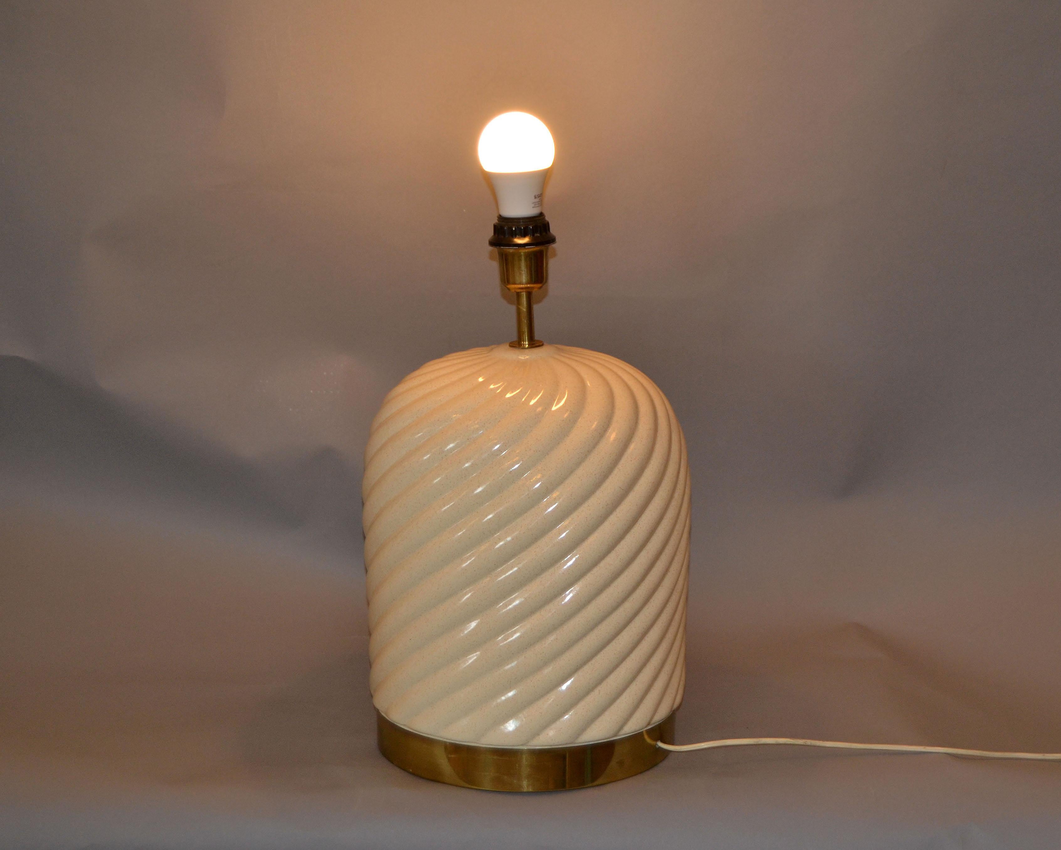 Mid-Century Modern Ceramic and Brass Table Lamp by Tommaso Barbi Italy In Good Condition For Sale In Miami, FL