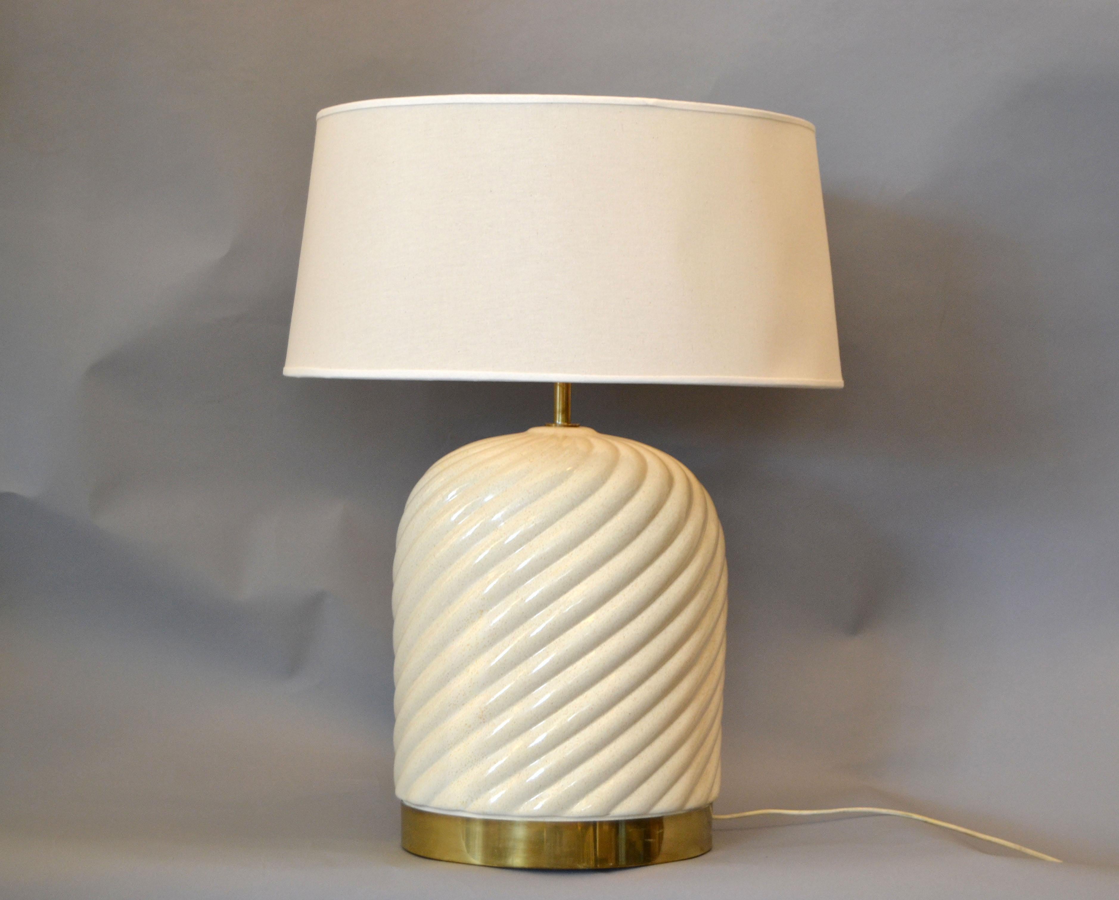 Mid-Century Modern Ceramic and Brass Table Lamp by Tommaso Barbi Italy For Sale 2