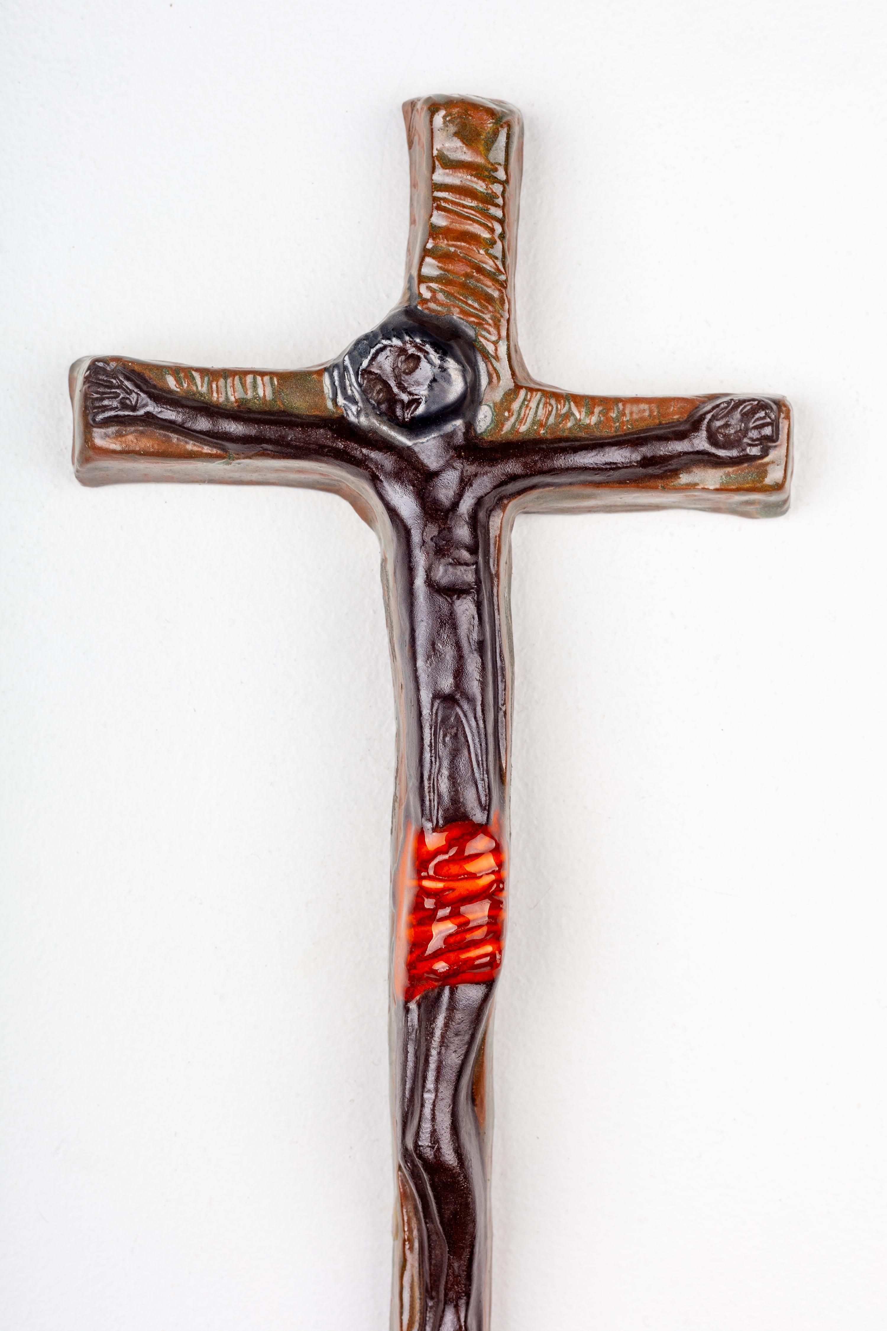 Mid-Century Modern Ceramic Corpus Wall Cross In Good Condition For Sale In Chicago, IL