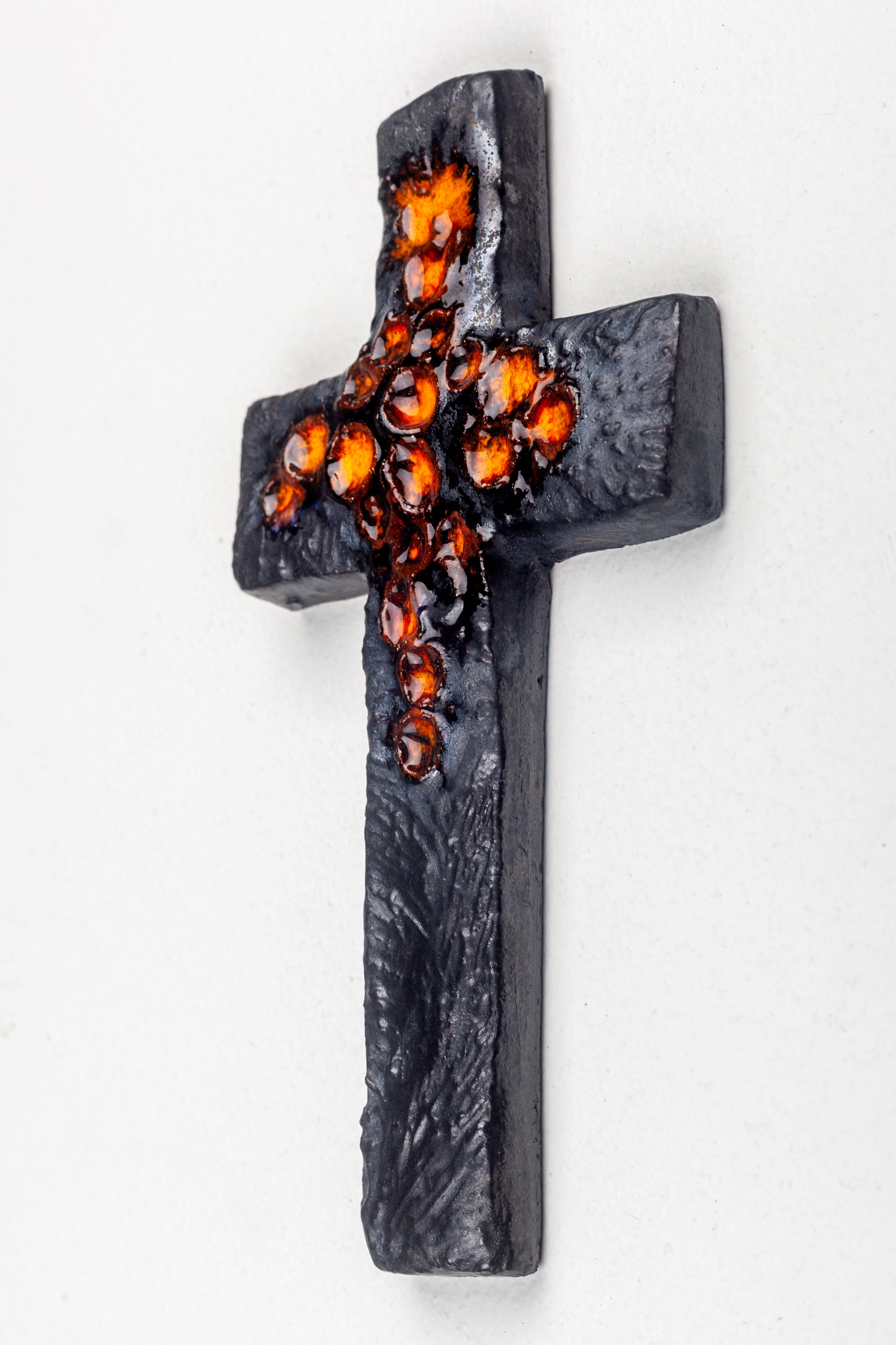 Mid-Century Modern Ceramic Cross In Good Condition For Sale In Chicago, IL