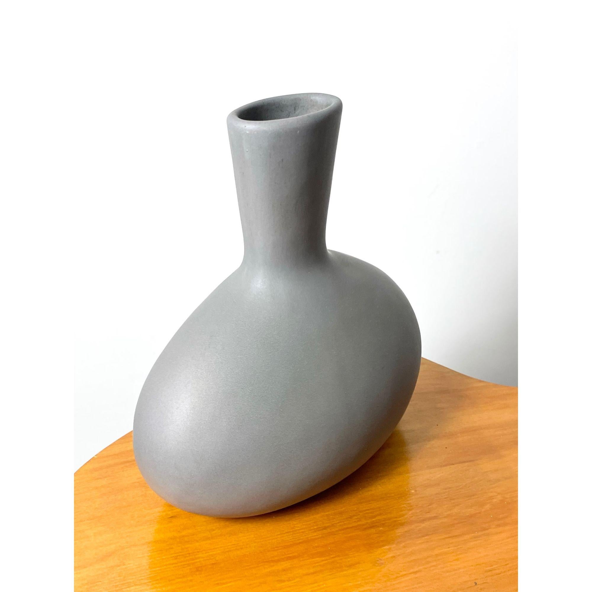 Mid-Century Modern Mid Century Modern Ceramic Egg Shaped Vase by Malcolm Leland circa 1950s For Sale