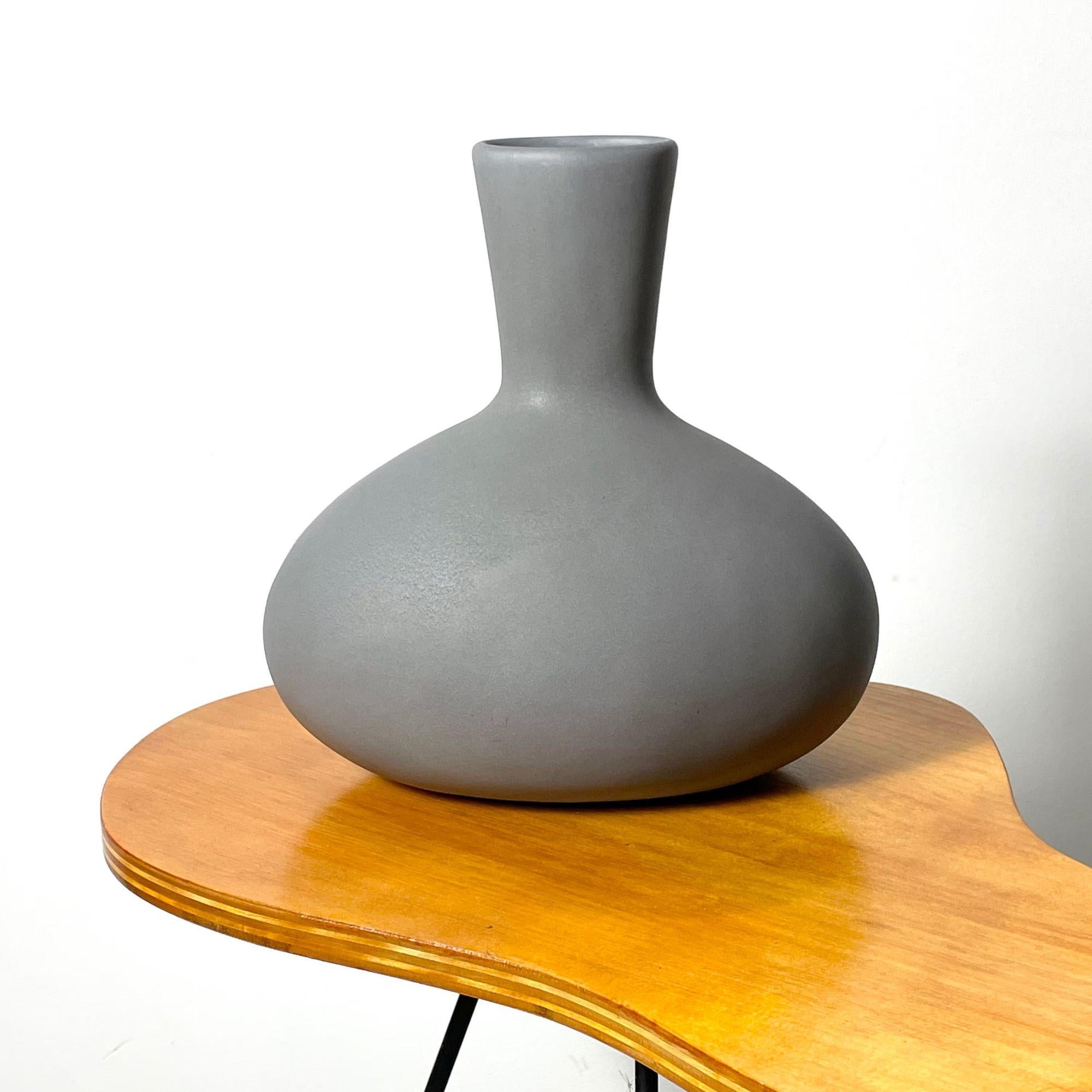 Vernissé Vase en forme d'œuf en céramique The Moderns de Malcolm Leland circa 1950s en vente
