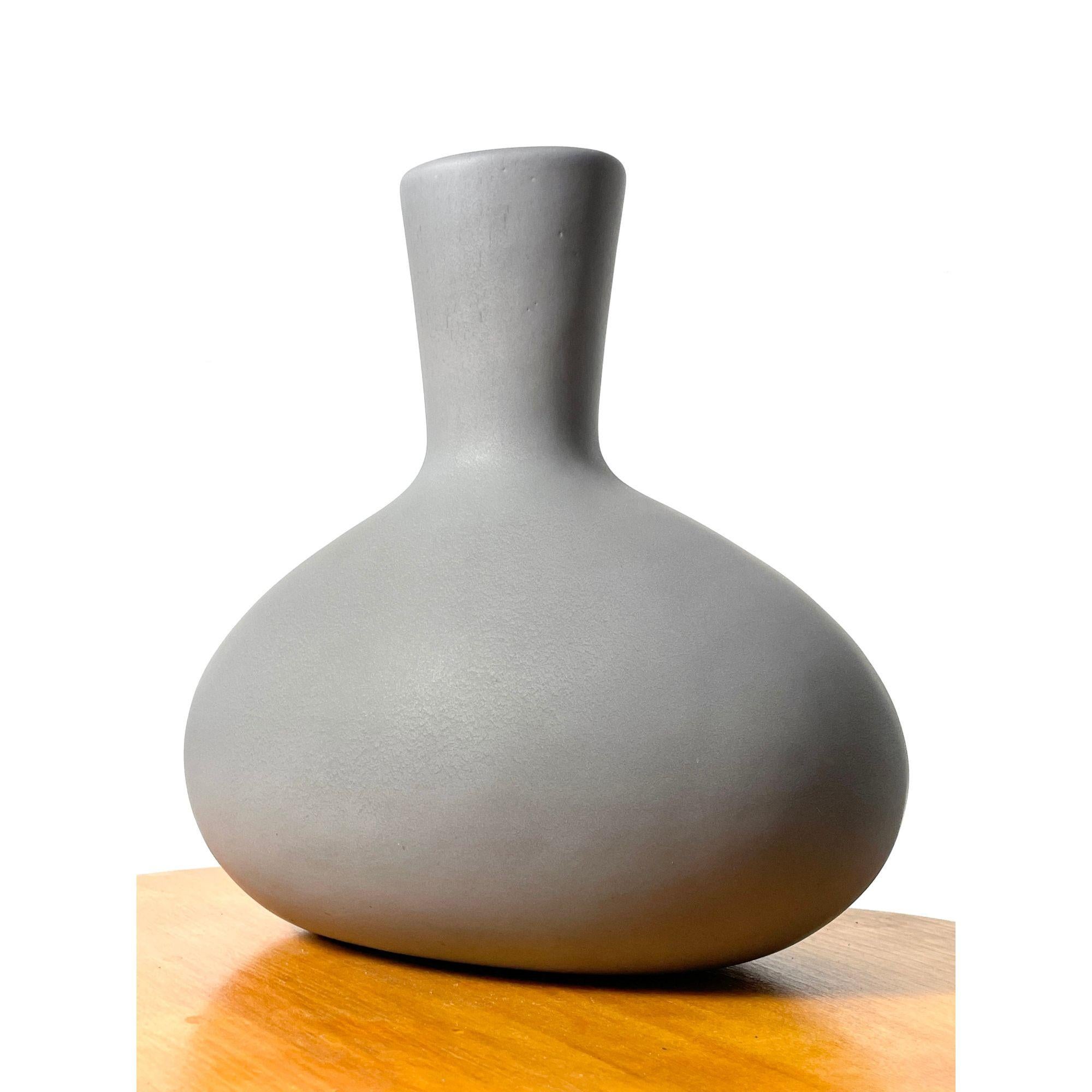 Vase en forme d'œuf en céramique The Moderns de Malcolm Leland circa 1950s Bon état - En vente à Troy, MI