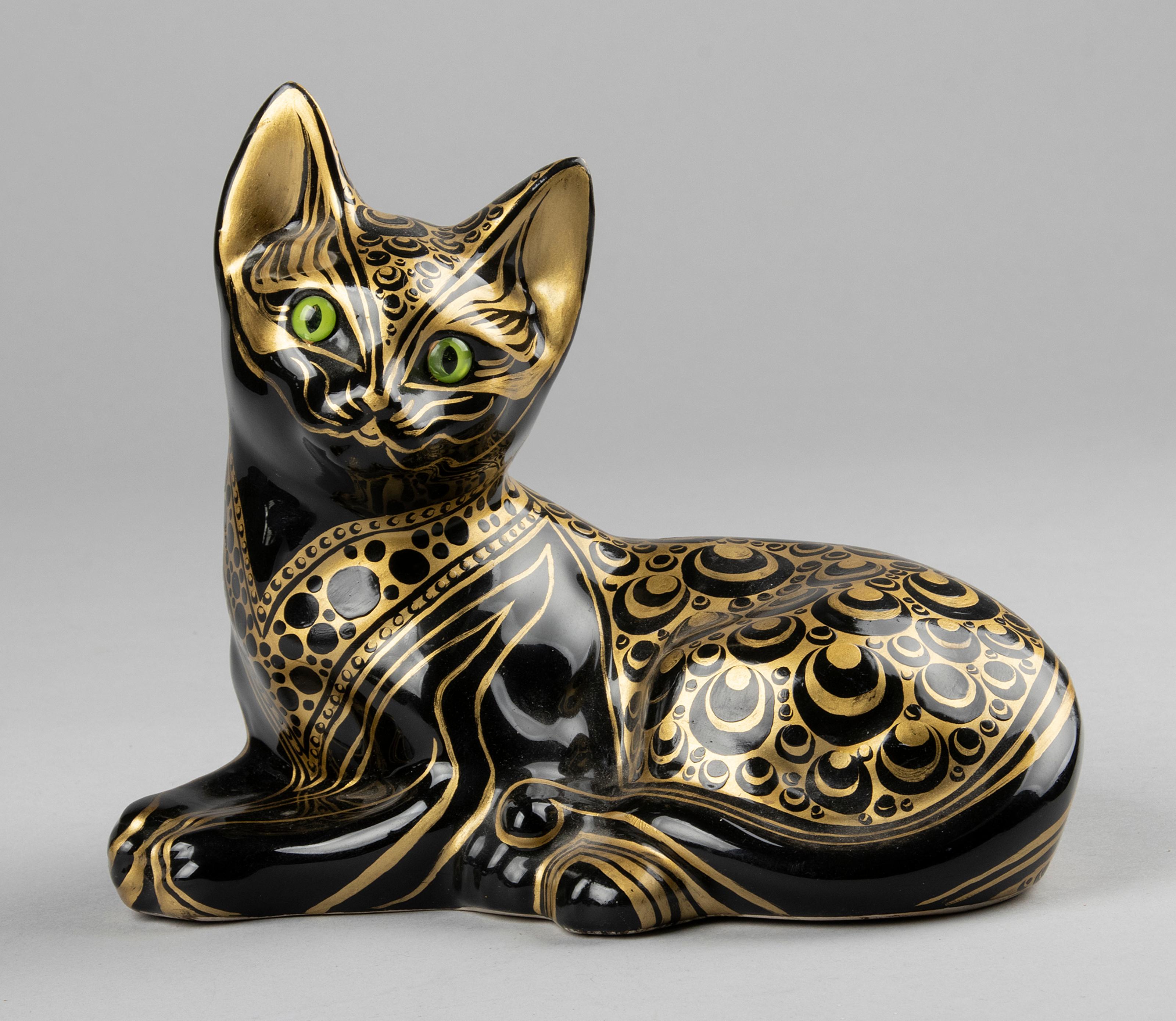 gold cat statue