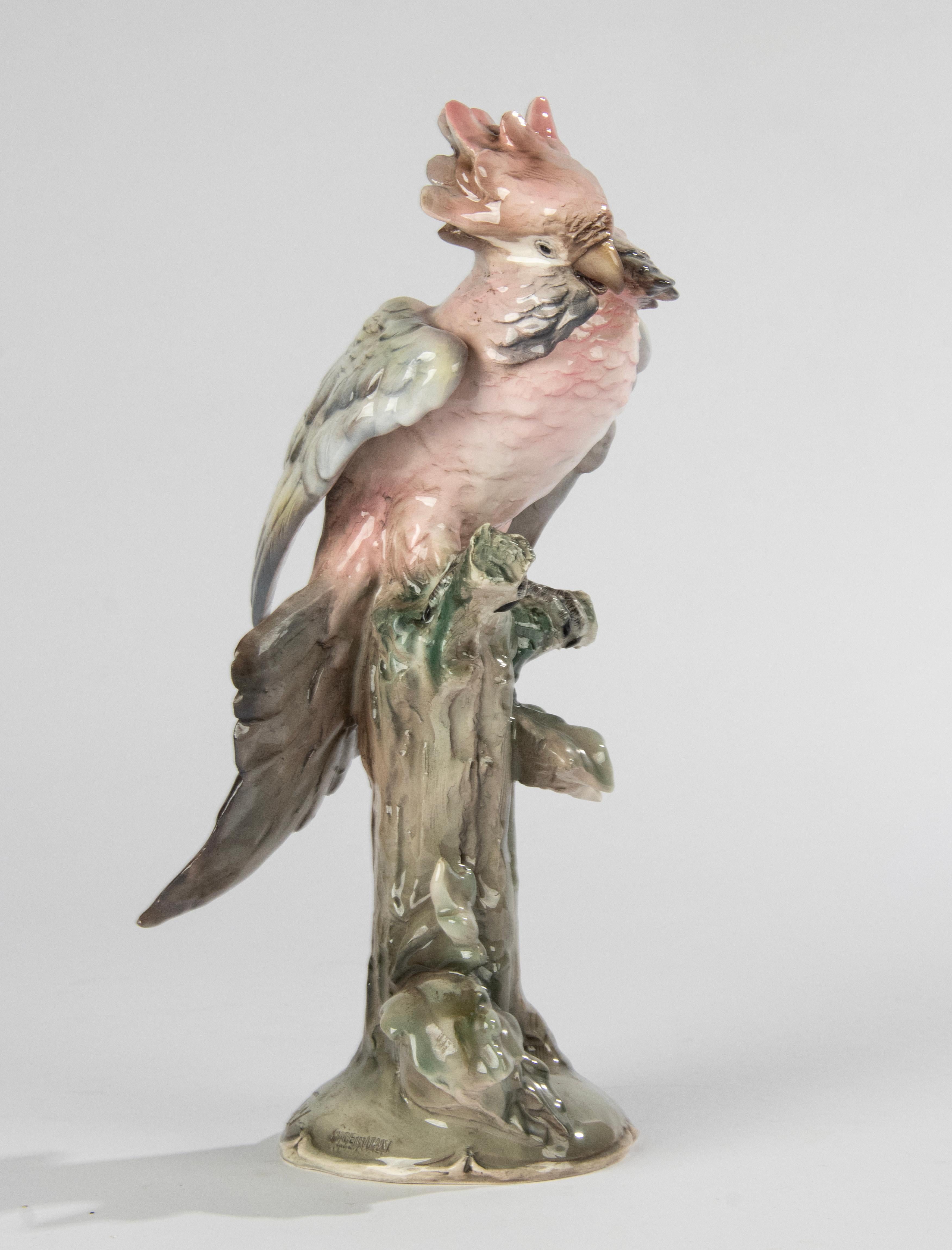 Mid-Century Modern Ceramic Figurine of a Parrot In Good Condition For Sale In Casteren, Noord-Brabant