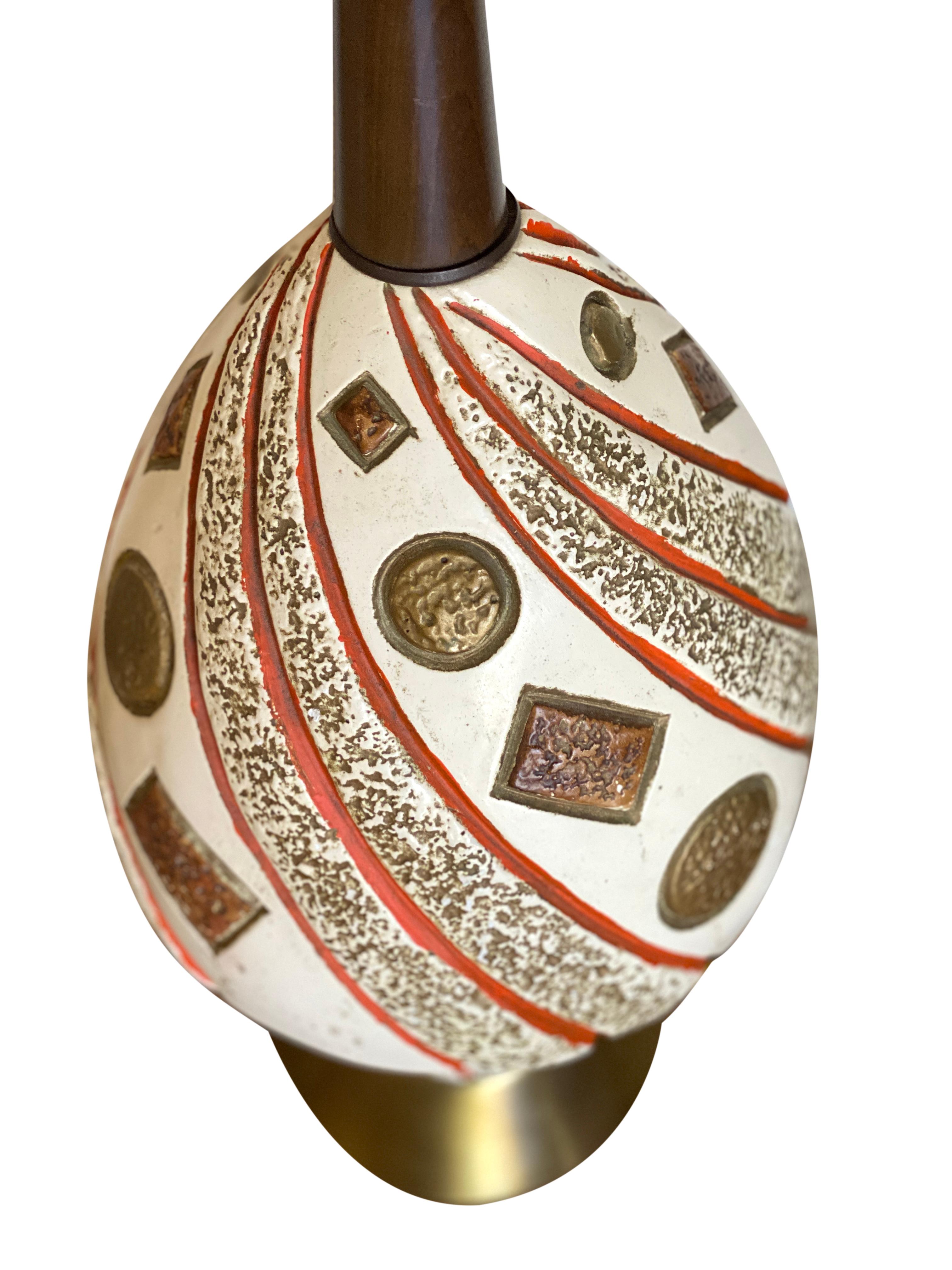 Mid-Century Modern Ceramic Geometric Design Lamp In Good Condition For Sale In Mount Pleasant, SC