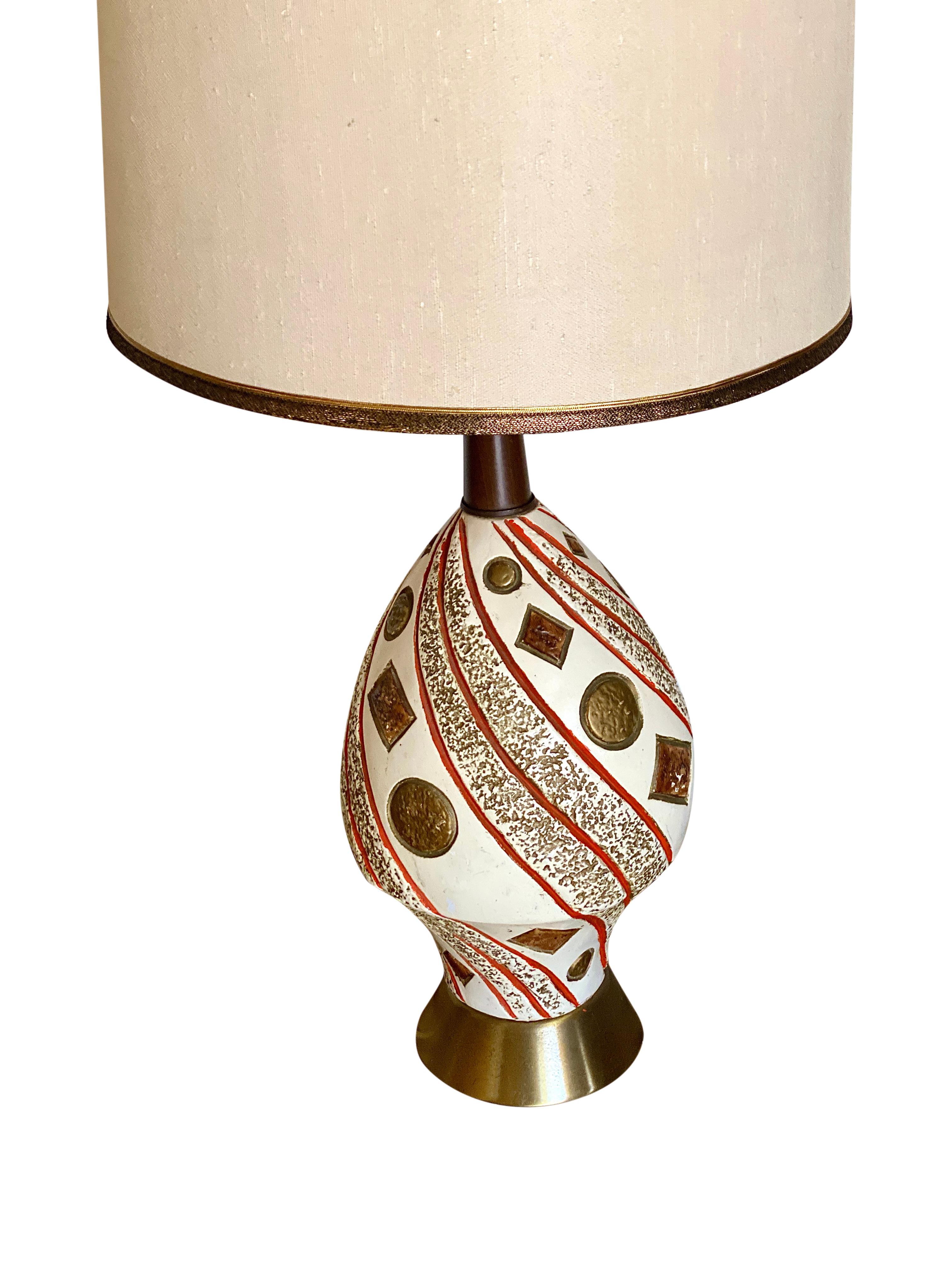 20th Century Mid-Century Modern Ceramic Geometric Design Lamp For Sale