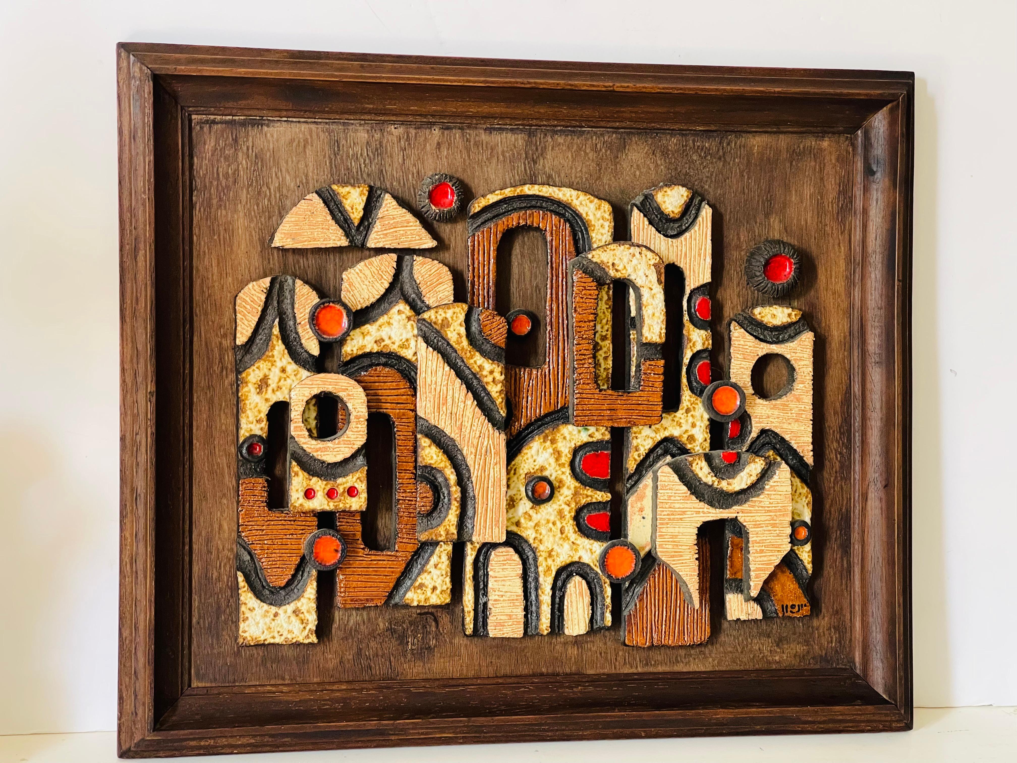 Mid Century Modern Keramische Installation Signiert Gerahmt (Moderne der Mitte des Jahrhunderts) im Angebot