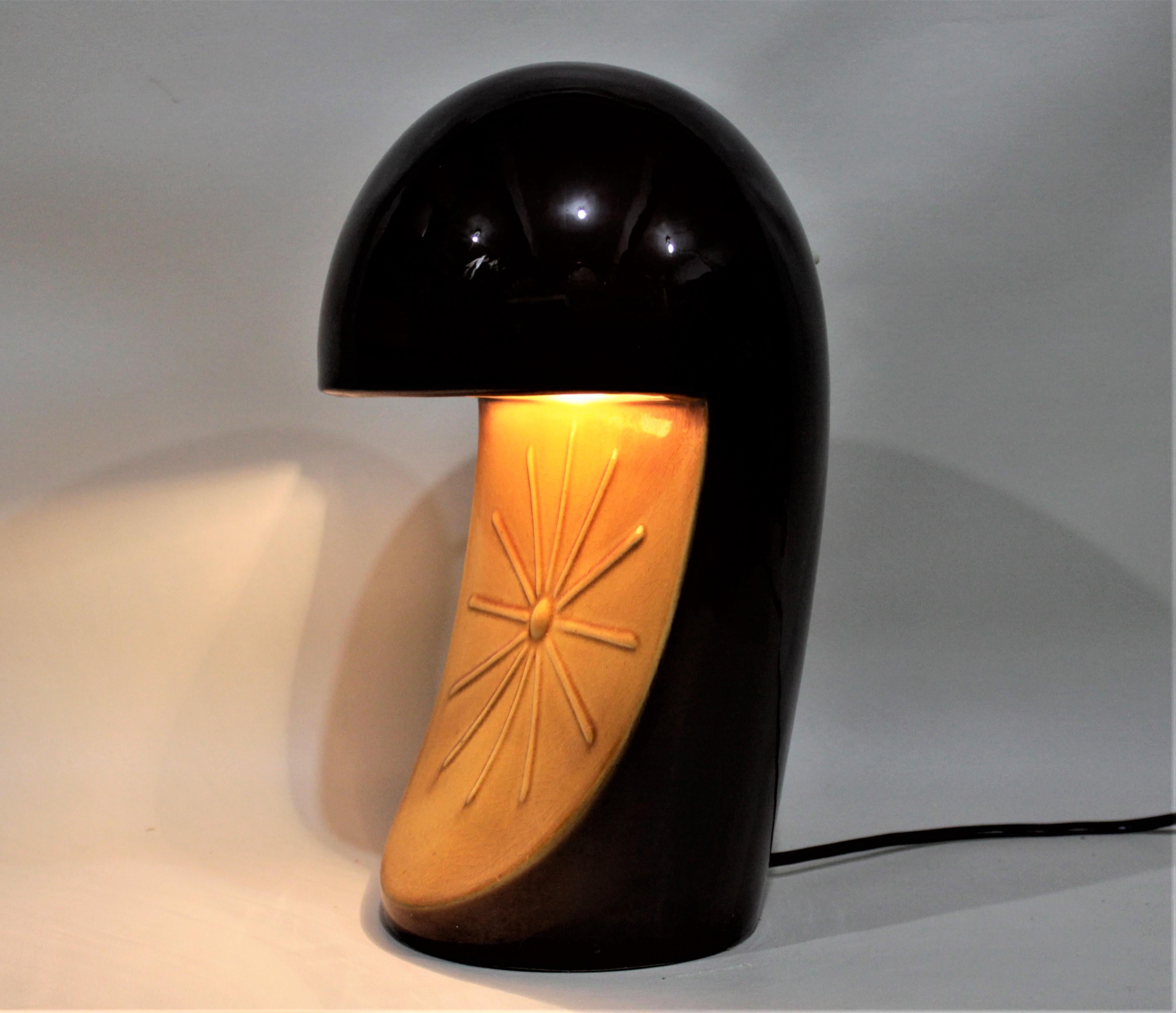 Italian Mid-Century Modern Ceramic Marcelllo Cuneo Attributed Table or Accent Lamp For Sale