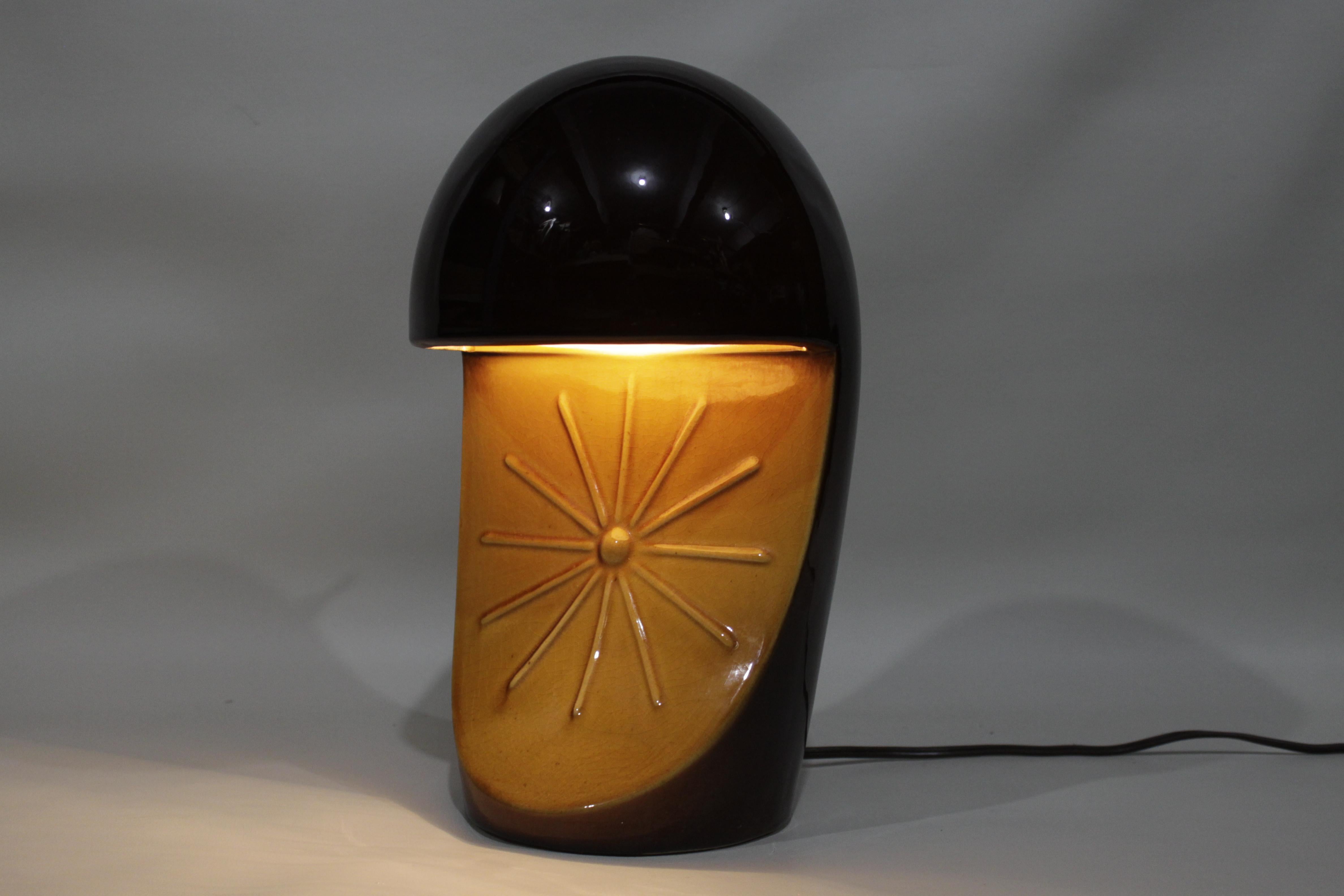 Mid-Century Modern Ceramic Marcelllo Cuneo Attributed Table or Accent Lamp In Good Condition For Sale In Hamilton, Ontario