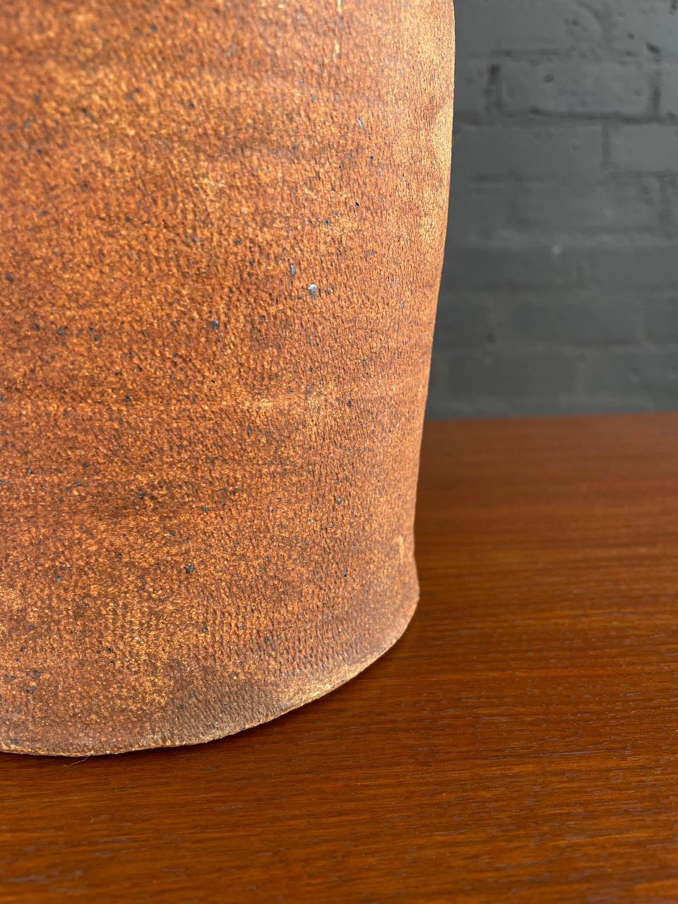 Mid-Century Modern Ceramic Orange Rust Glaze Table Lamp For Sale 5