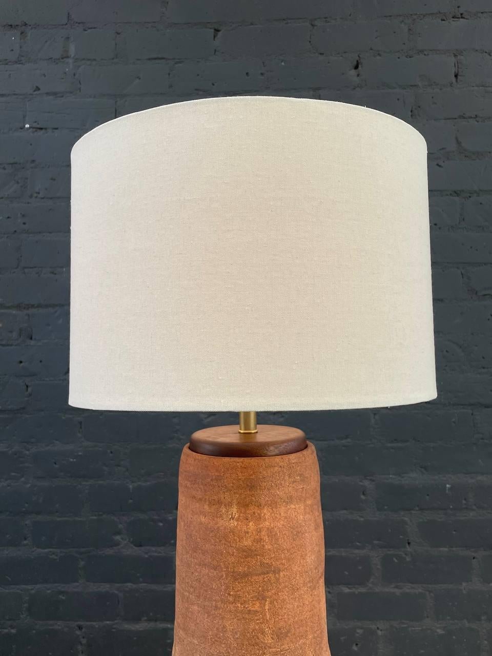 American Mid-Century Modern Ceramic Orange Rust Glaze Table Lamp For Sale
