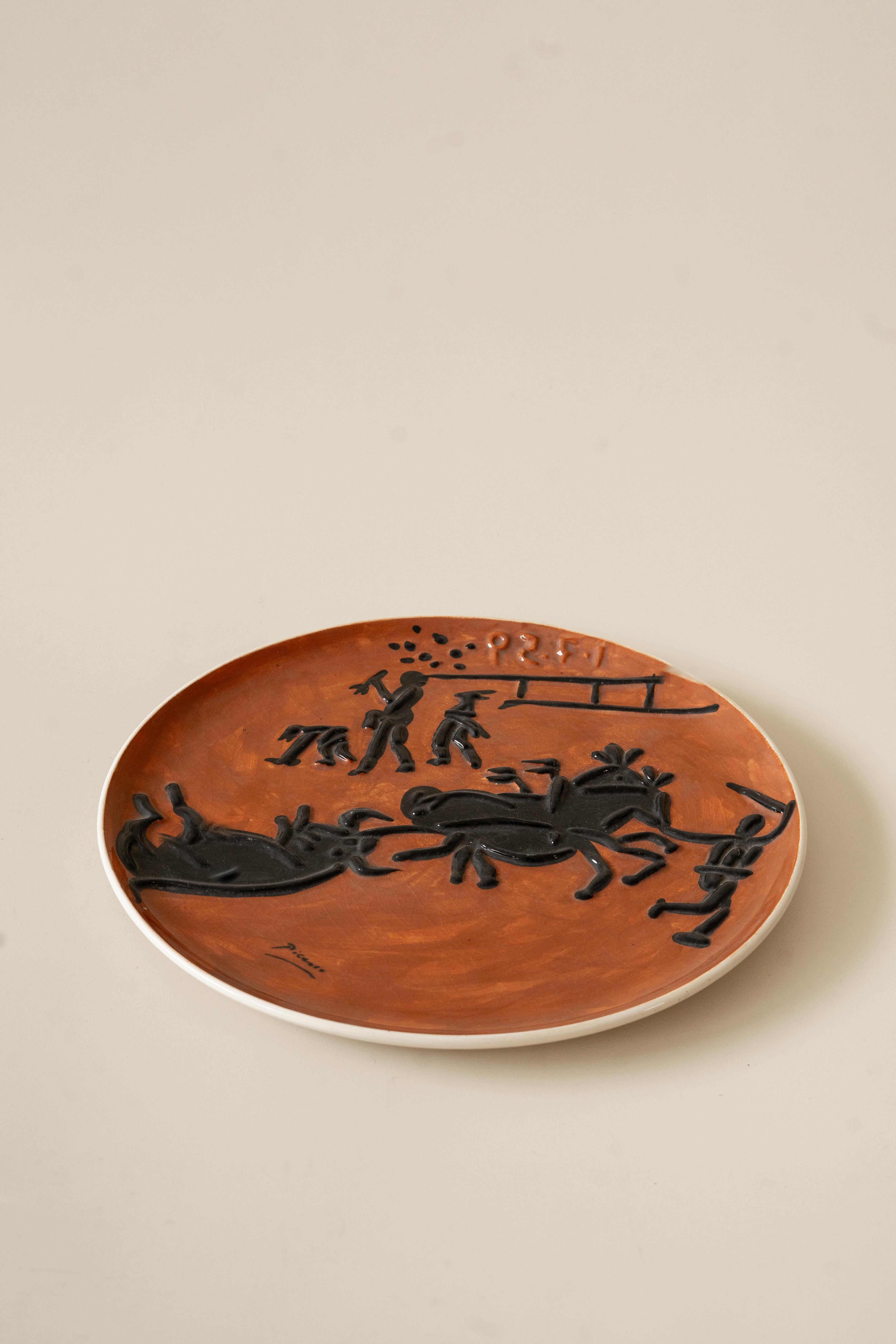 Die zwischen Ende der 1940er und 1970er Jahre in Zusammenarbeit mit der Töpferei Madoura in Vallauris entstandenen Keramiken von Pablo Picasso zeigen den spielerischen und erfinderischen Umgang des Künstlers mit Form und Oberfläche. Jedes Stück