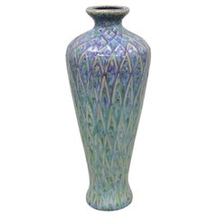Moderne glasierte Keramikvase mit Federgriffen aus der Mitte des Jahrhunderts 20" Lila Blaue Vase