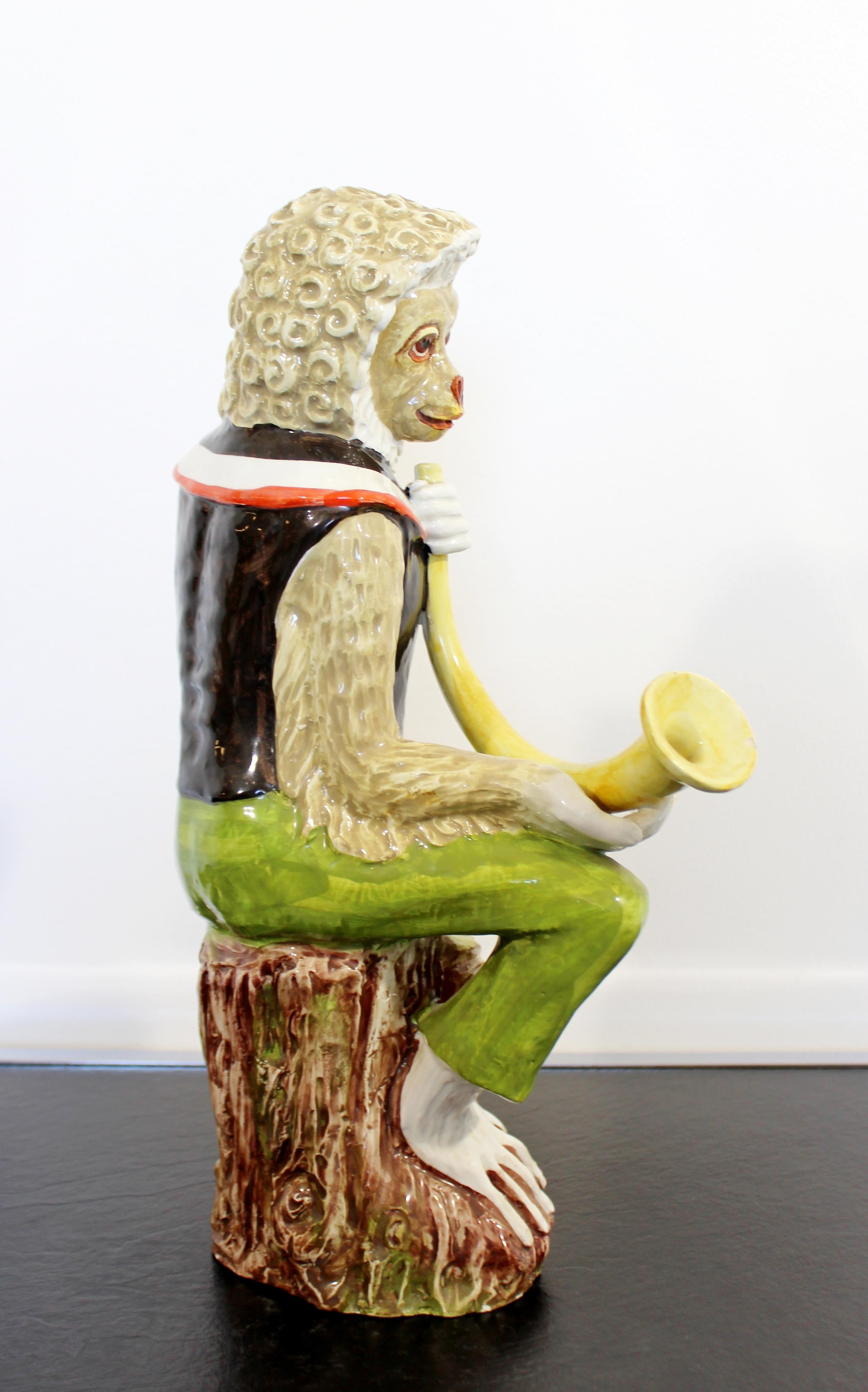 Mid-Century Modern Sculpture de table en céramique représentant un singe assis:: Italie:: années 1960 en vente