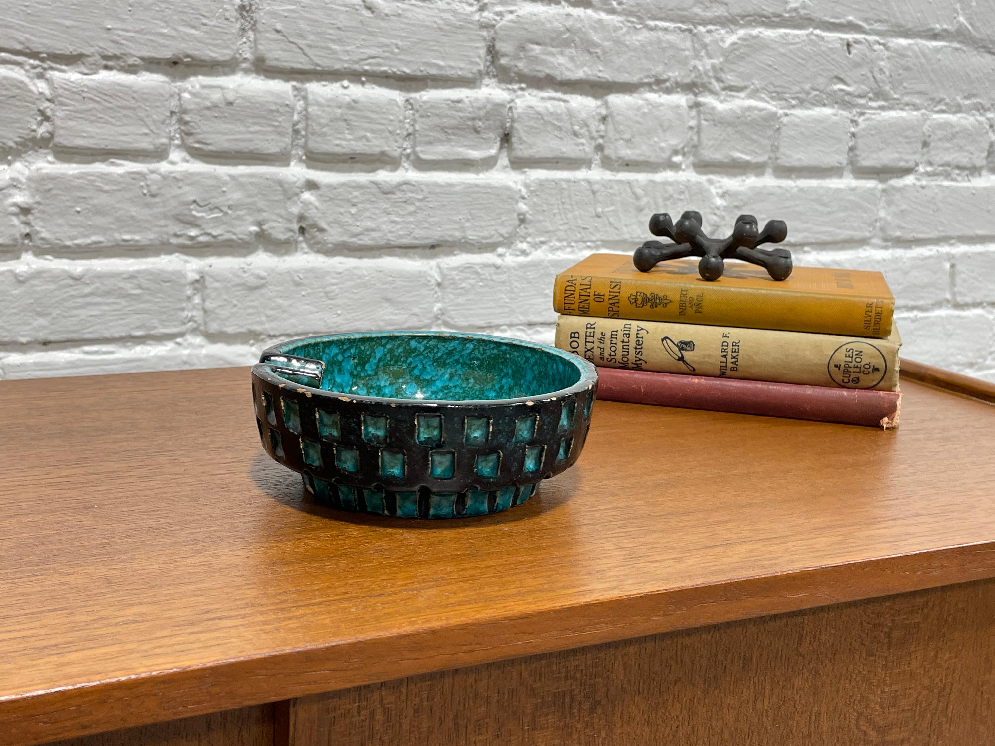 Mid Century Modern CERAMIC Signed TURQUOISE ASHTRAY Bowl by Bitossi, c. 1960's (Keramik) im Angebot