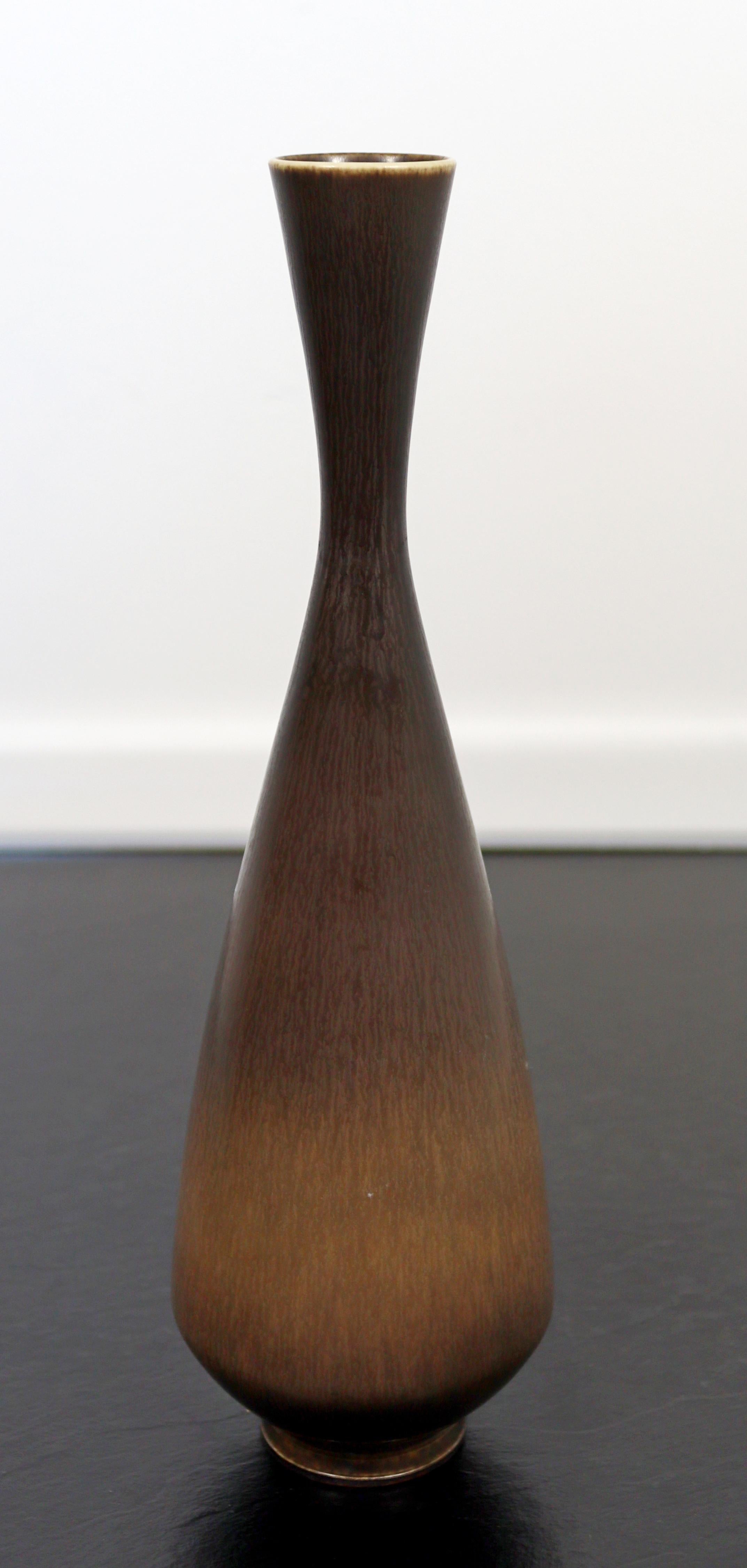 Swedish Mid Century Modern Ceramic Slim Vase Signed Berndt Friberg Gray Hare Glaze 1960s For Sale
